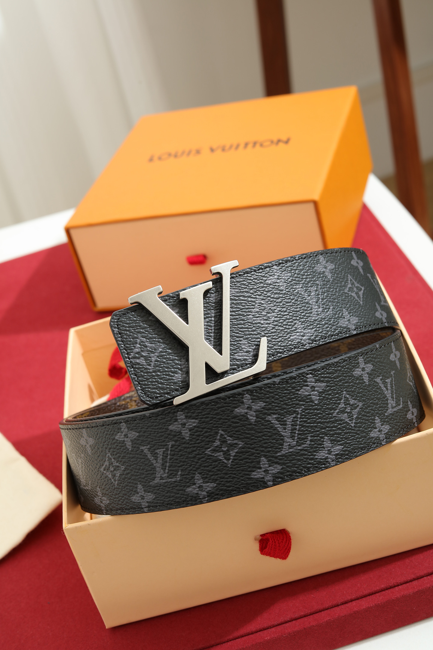 LV 高仿男款 Monogram Eclipse 銀色LV扣頭皮帶 時尚百搭款