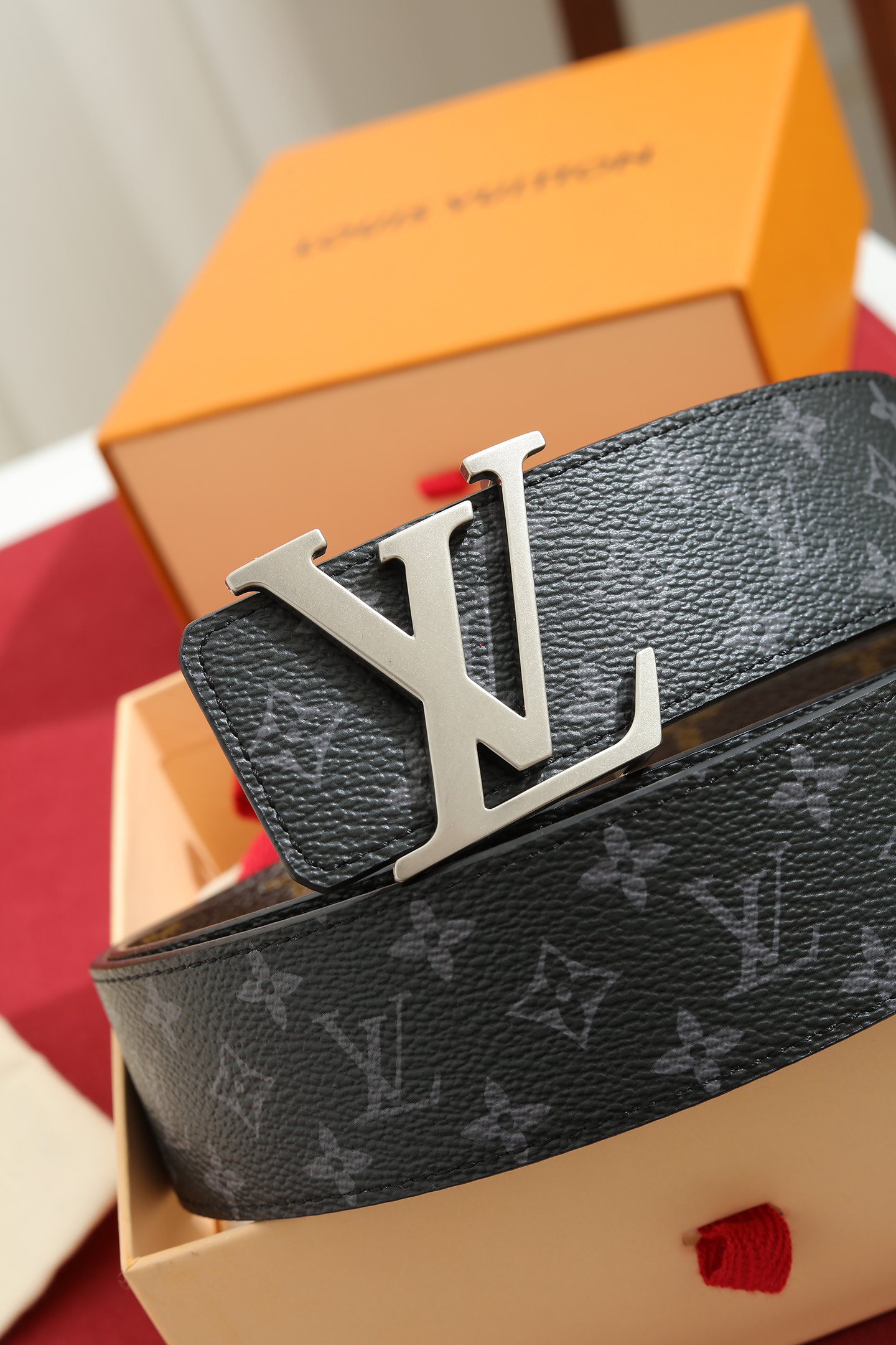 LV 高仿男款 Monogram Eclipse 銀色LV扣頭皮帶 時尚百搭款| 13 LV 高仿男款 Monogram Eclipse 銀色LV扣頭皮帶 時尚百搭款