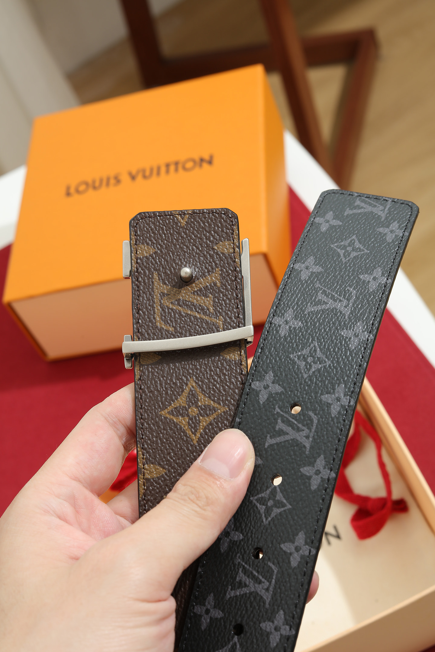LV 高仿男款 Monogram Eclipse 銀色LV扣頭皮帶 時尚百搭款| 11 LV 高仿男款 Monogram Eclipse 銀色LV扣頭皮帶 時尚百搭款