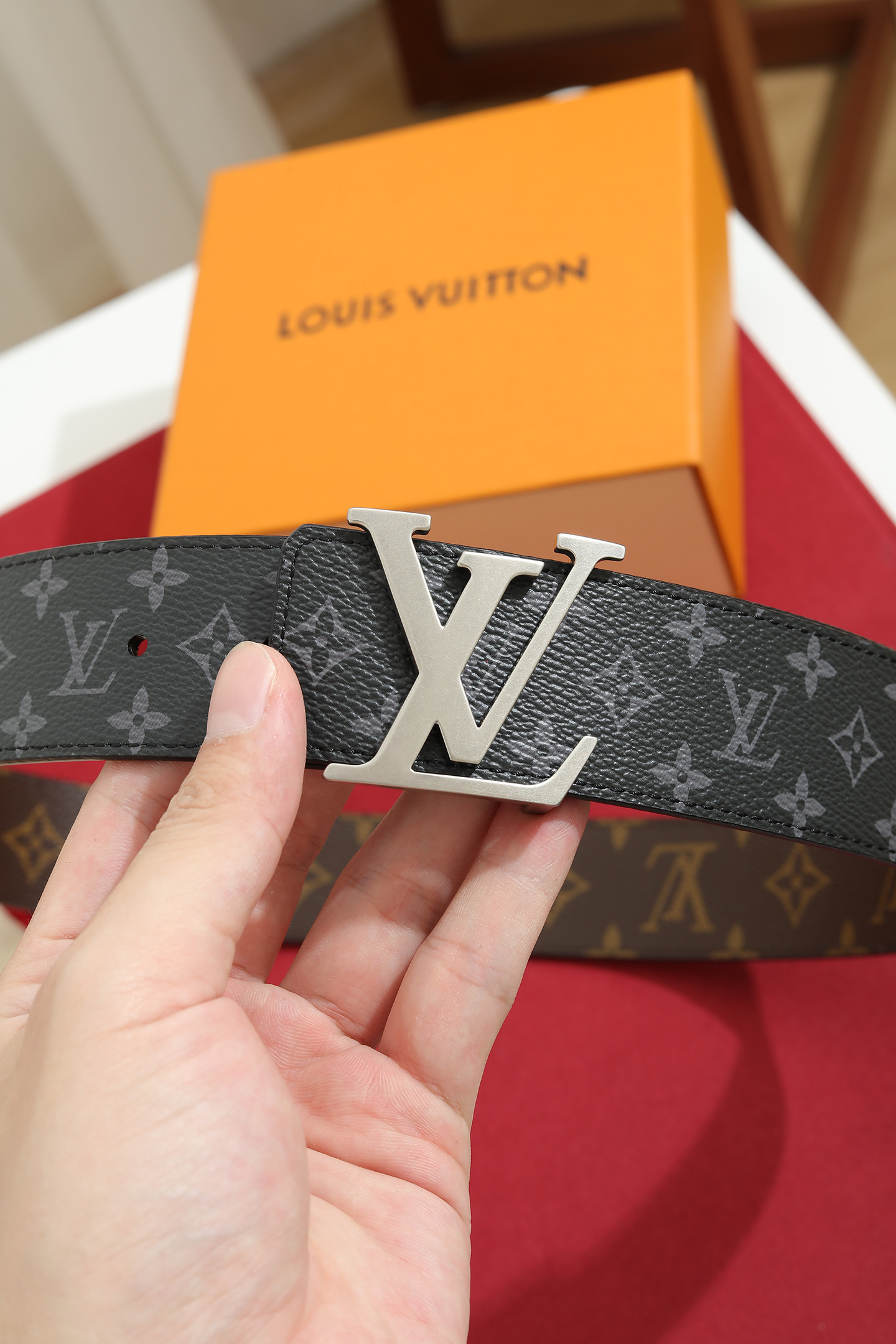 LV 高仿男款 Monogram Eclipse 銀色LV扣頭皮帶 時尚百搭款| 10 LV 高仿男款 Monogram Eclipse 銀色LV扣頭皮帶 時尚百搭款