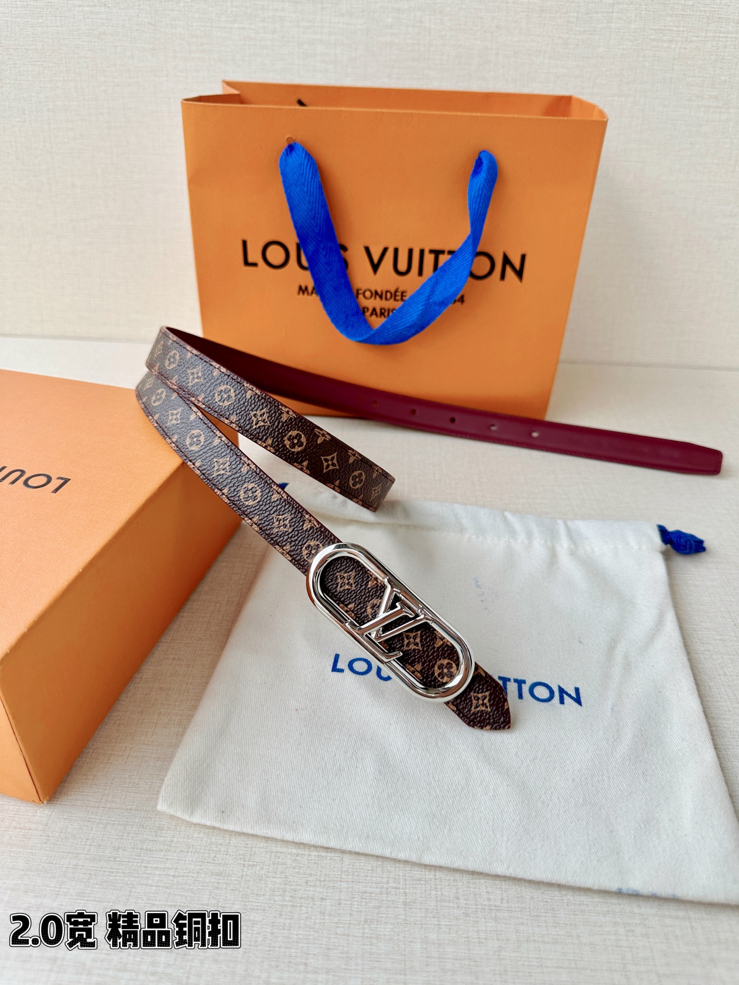LV 復刻女款 Monogram 橢圓LV扣細版腰帶 優雅百搭款| 10 LV 復刻女款 Monogram 橢圓LV扣細版腰帶 優雅百搭款