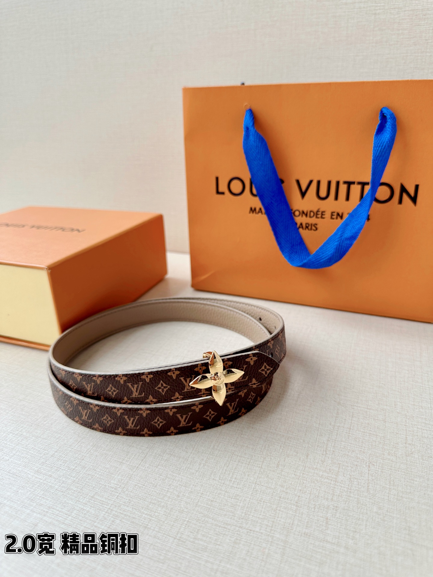 LV 高仿女款 Monogram 圓形LV扣細版腰帶 時尚氣質款