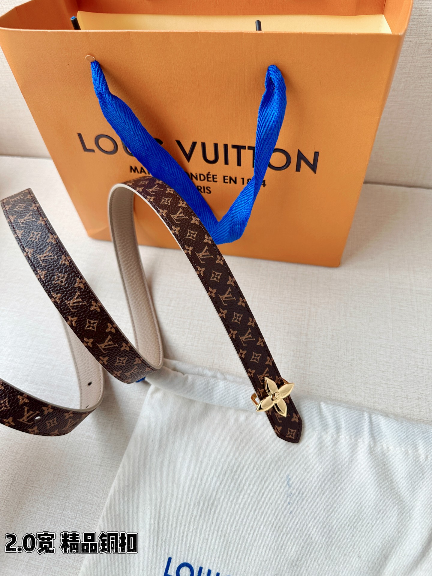 LV 高仿女款 Monogram 圓形LV扣細版腰帶 時尚氣質款
