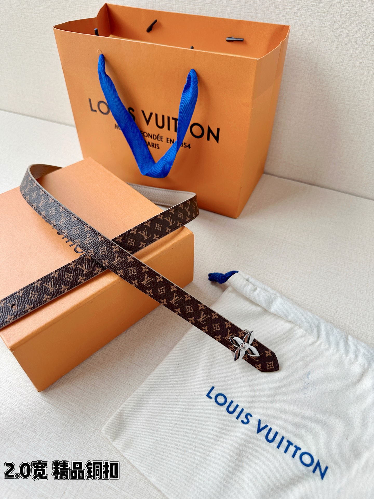 LV 高仿女款 Monogram 圓形LV扣細版腰帶 時尚氣質款