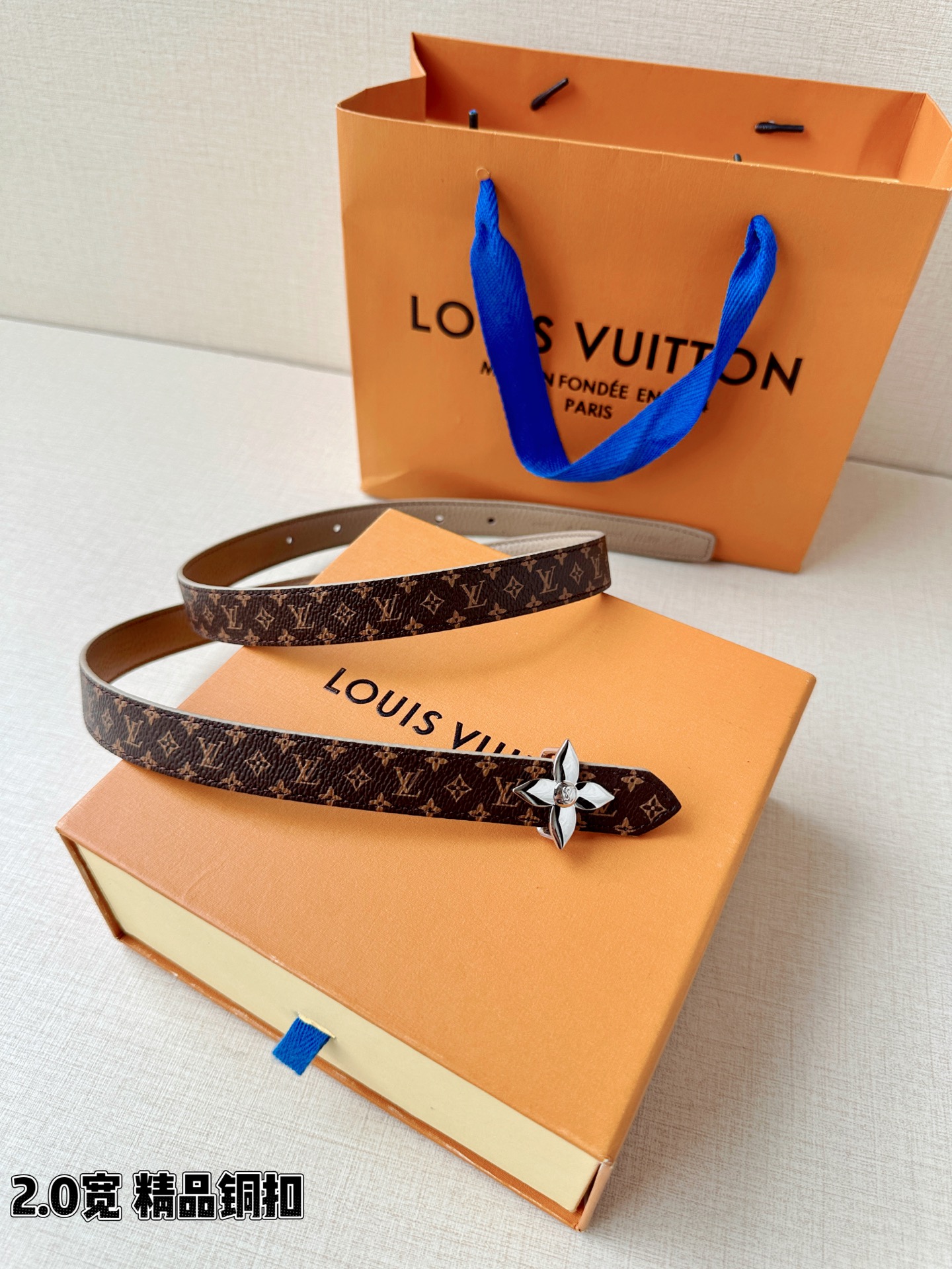 LV 高仿女款 Monogram 圓形LV扣細版腰帶 時尚氣質款