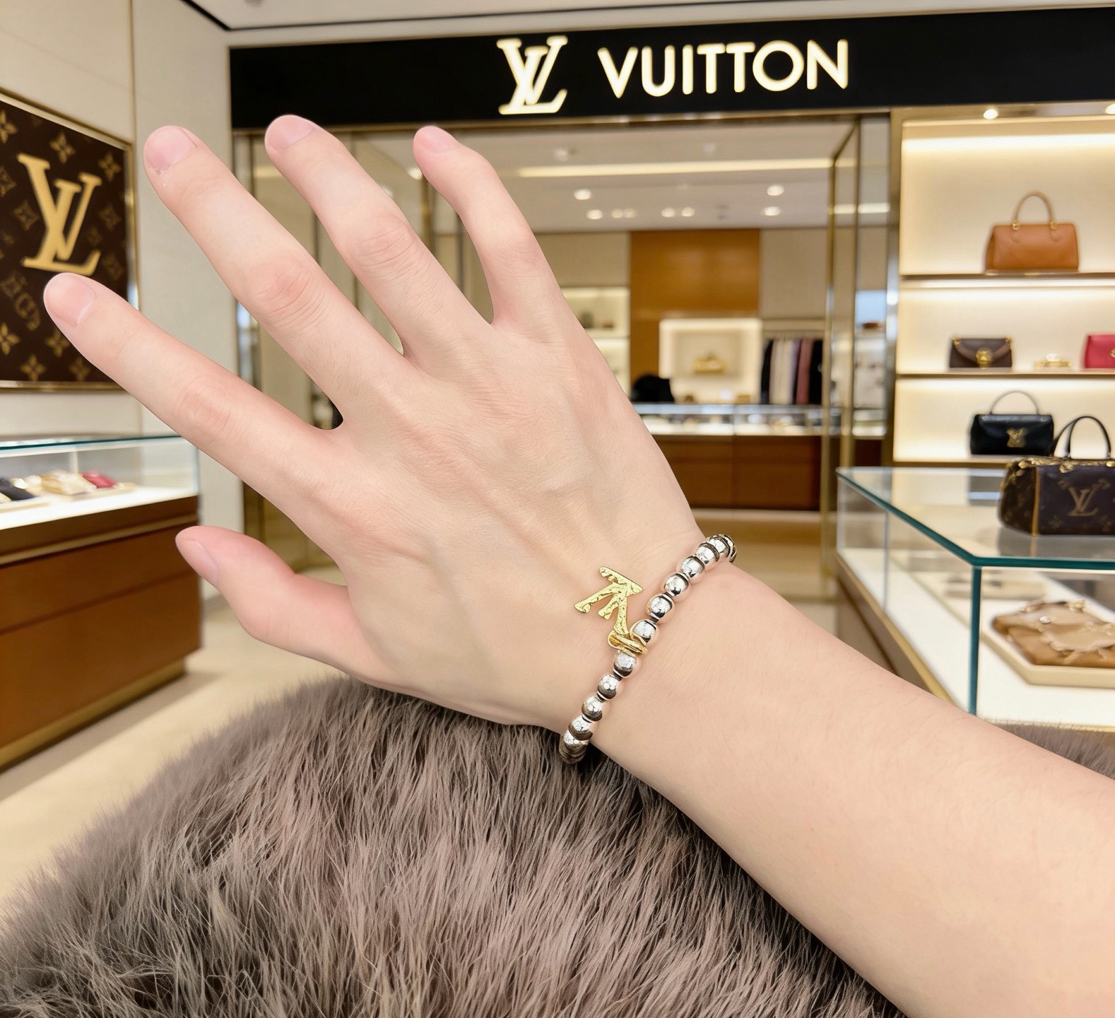 LV高仿男士珠鍊Logo吊飾手鍊時尚設計輕奢百搭精品配件