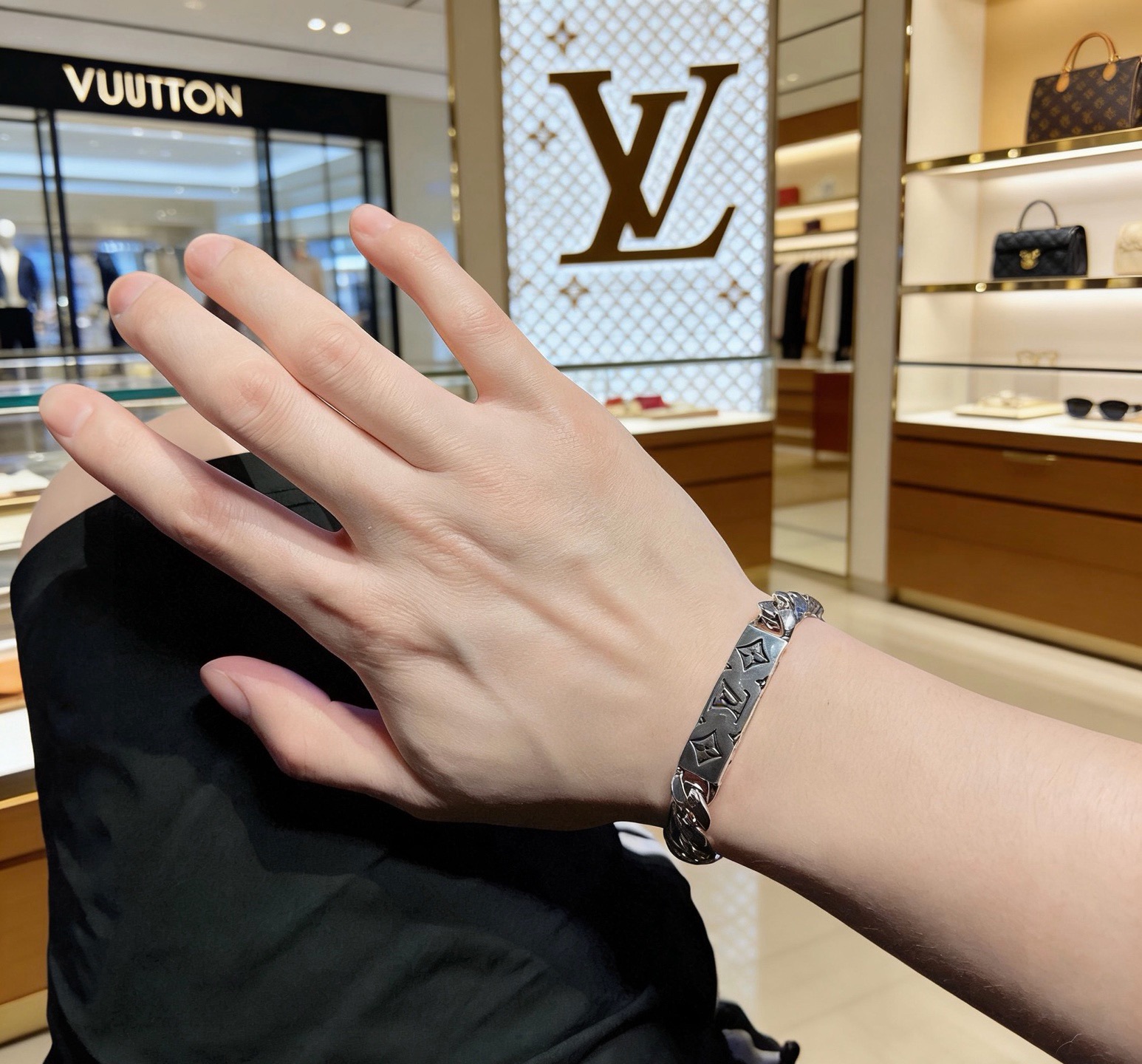 LV高仿链条手链银色金属手环潮流男士百搭饰品