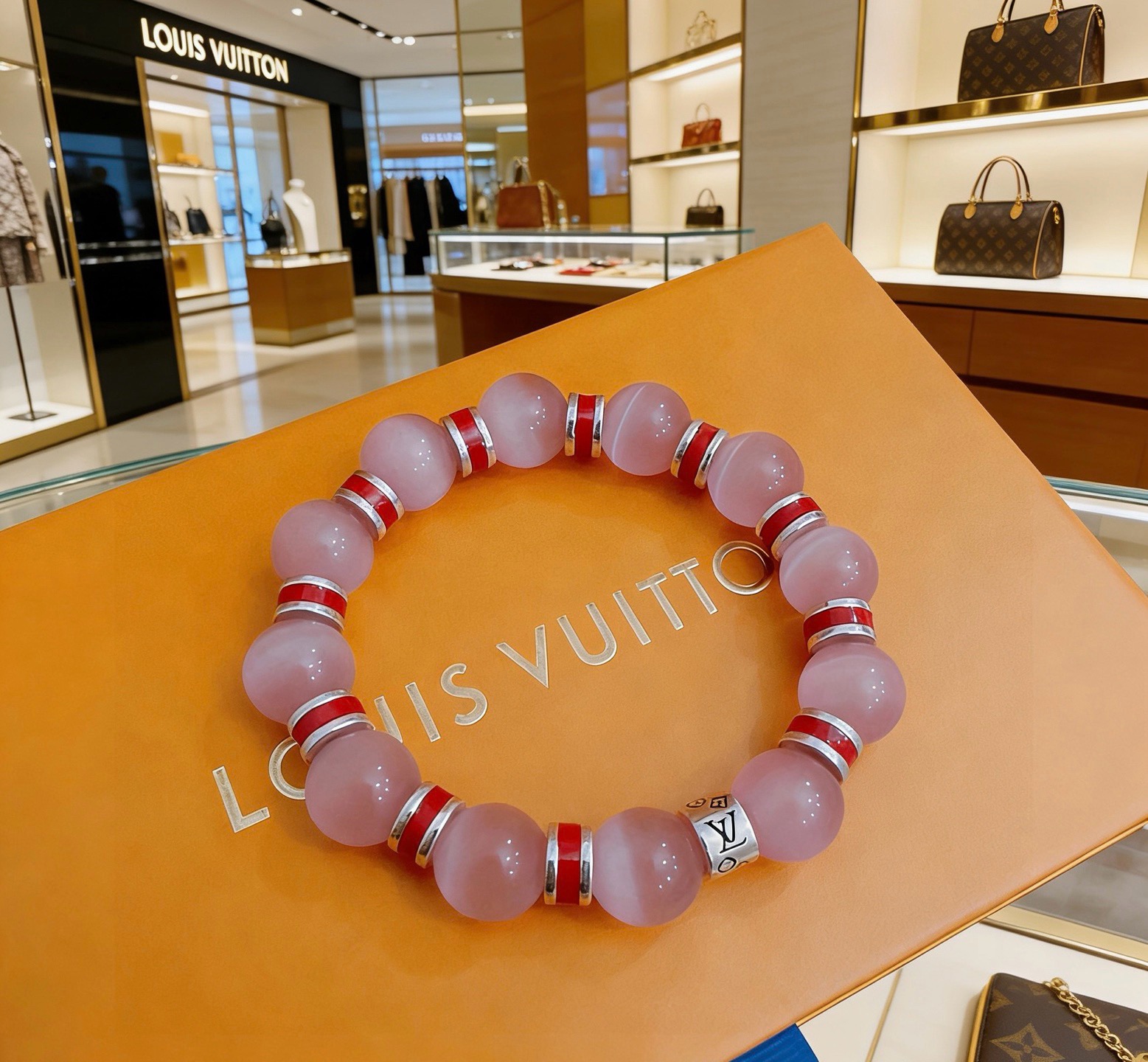 LV一比一粉色珠串手链时尚甜美风饰品女款高级复刻