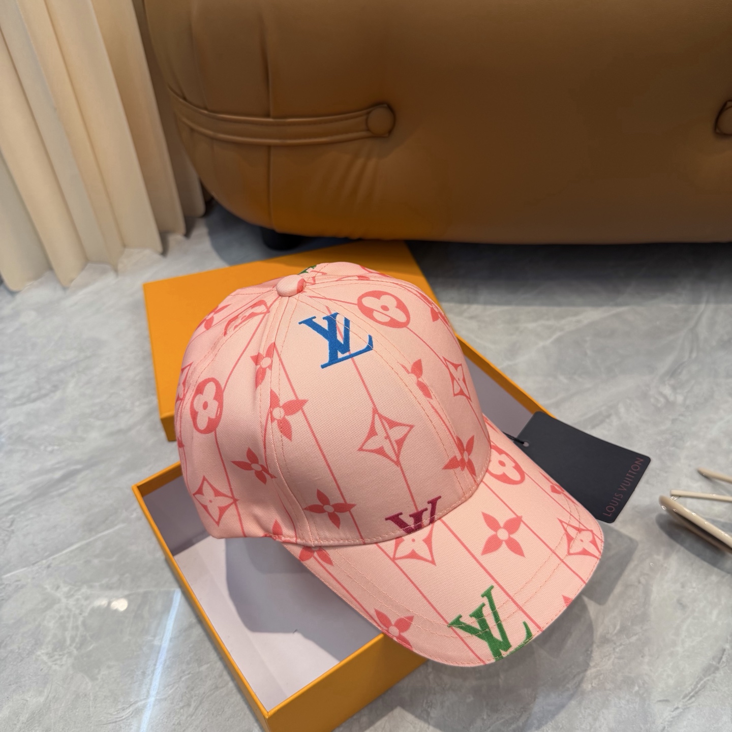 LV 原單 女款 粉色滿版老花棒球帽 時尚亮眼款| 11 LV 原單 女款 粉色滿版老花棒球帽 時尚亮眼款