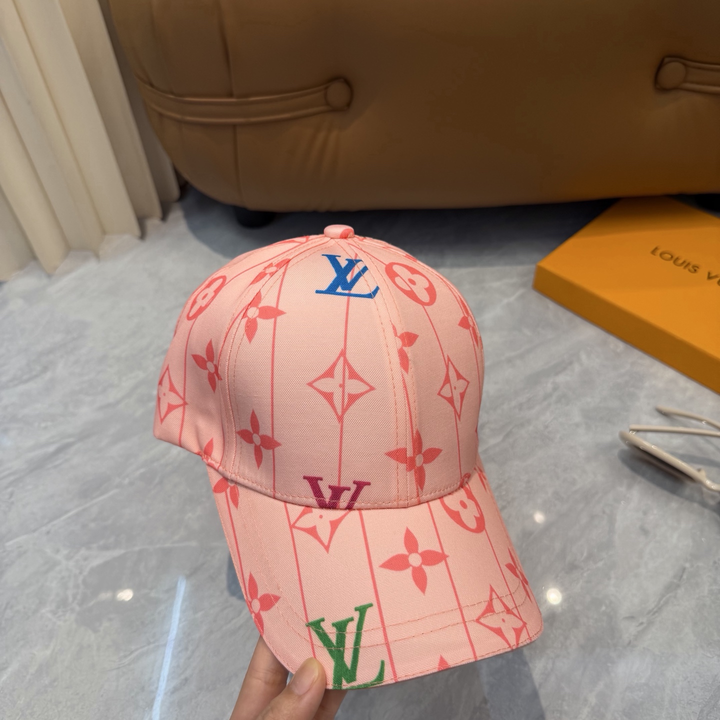 LV 原單 女款 粉色滿版老花棒球帽 時尚亮眼款| 8 LV 原單 女款 粉色滿版老花棒球帽 時尚亮眼款