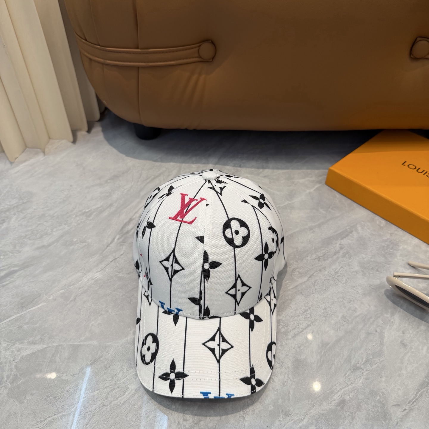 LV 復刻 男/女款 白色滿版老花棒球帽 清新簡約風| 14 LV 復刻 男/女款 白色滿版老花棒球帽 清新簡約風