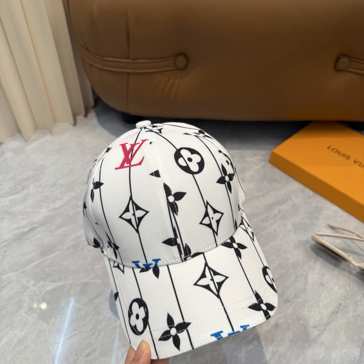 LV 復刻 男/女款 白色滿版老花棒球帽 清新簡約風| 11 LV 復刻 男/女款 白色滿版老花棒球帽 清新簡約風
