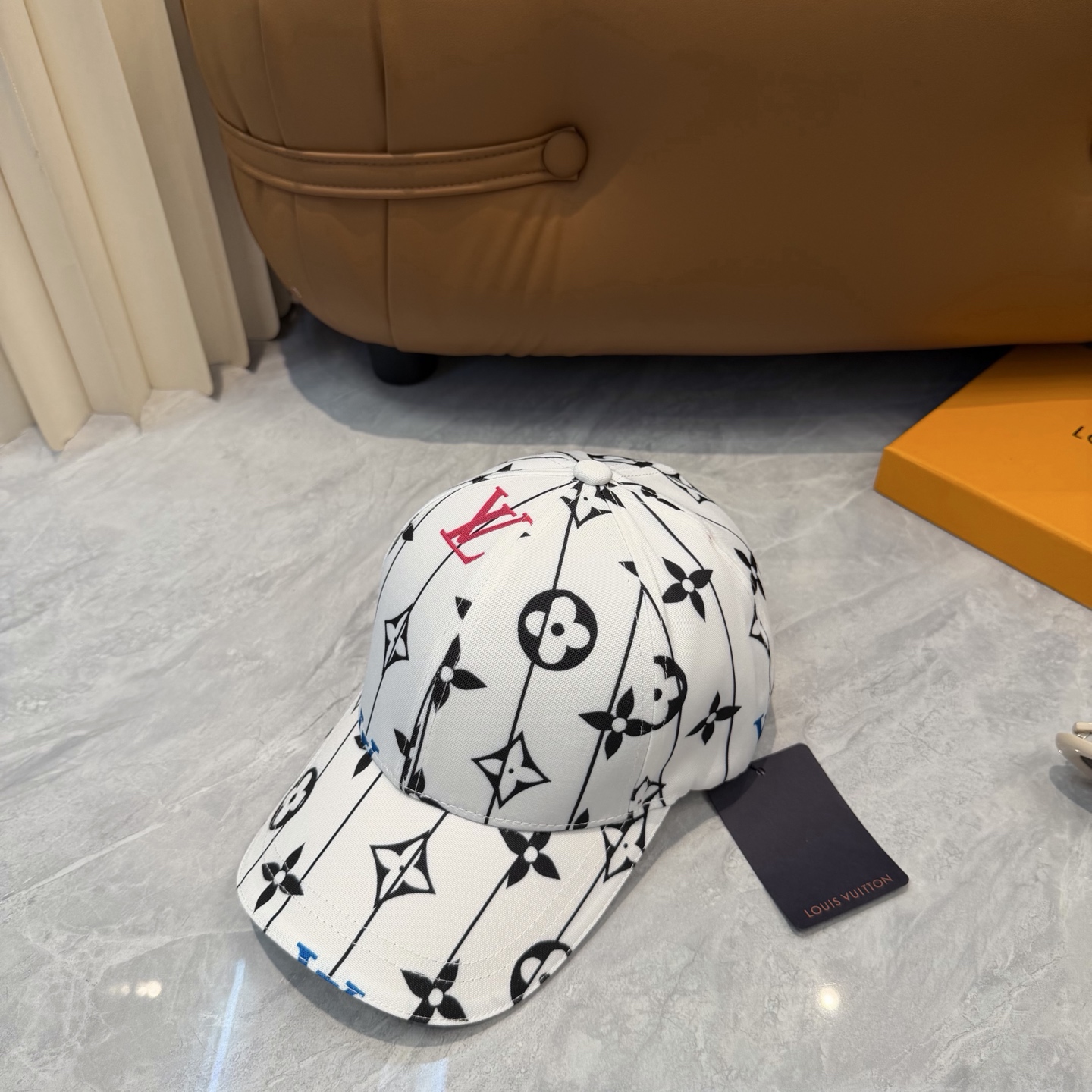 LV 復刻 男/女款 白色滿版老花棒球帽 清新簡約風| 10 LV 復刻 男/女款 白色滿版老花棒球帽 清新簡約風