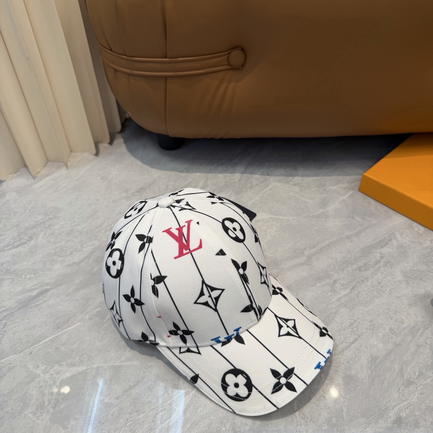 LV 復刻 男/女款 白色滿版老花棒球帽 清新簡約風| 9 LV 復刻 男/女款 白色滿版老花棒球帽 清新簡約風