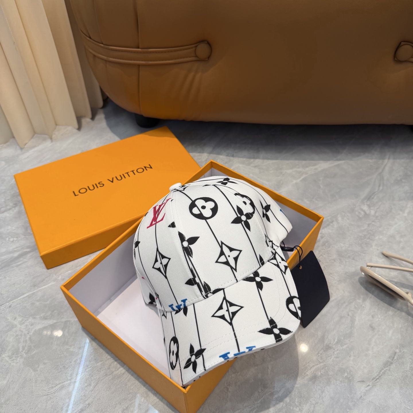 LV 復刻 男/女款 白色滿版老花棒球帽 清新簡約風| 8 LV 復刻 男/女款 白色滿版老花棒球帽 清新簡約風