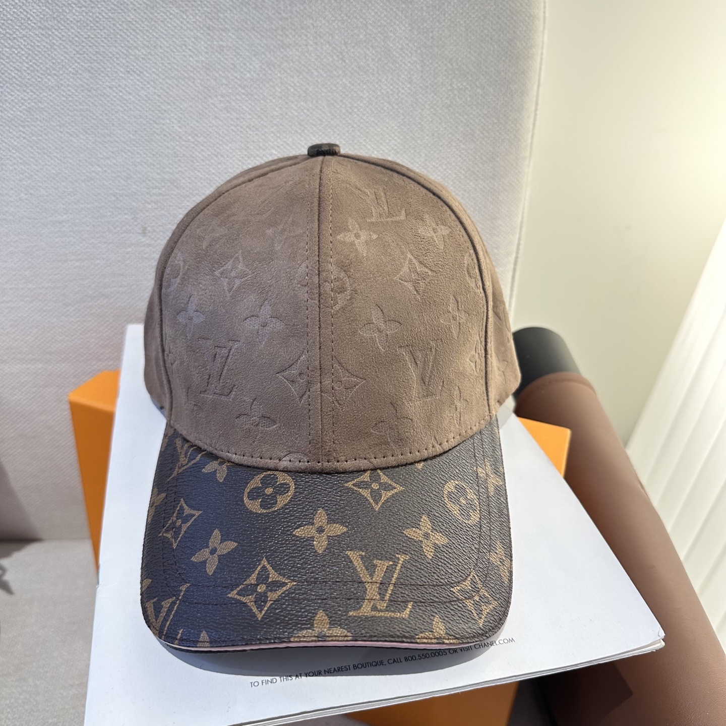 LV 高仿 男/女款 麂皮拼接老花棒球帽 復古質感款| 3 LV 高仿 男/女款 麂皮拼接老花棒球帽 復古質感款
