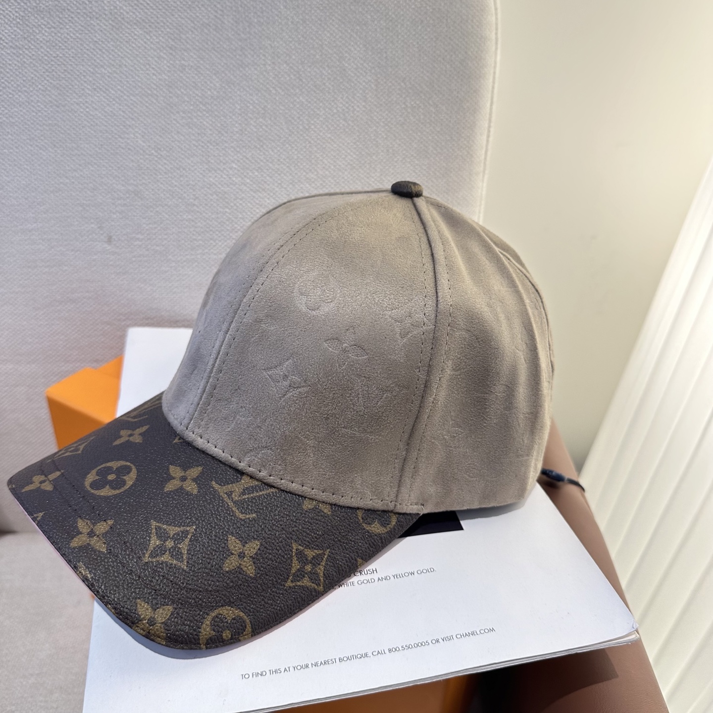 LV 一比一 男/女款 灰色麂皮老花棒球帽 簡約高級款| 13 LV 一比一 男/女款 灰色麂皮老花棒球帽 簡約高級款
