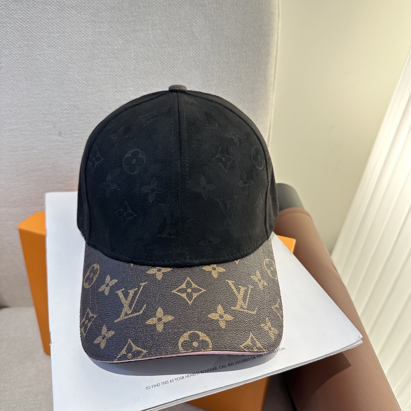 LV 高仿 男/女款 黑色麂皮拼接老花棒球帽 高級質感款| 3 LV 高仿 男/女款 黑色麂皮拼接老花棒球帽 高級質感款