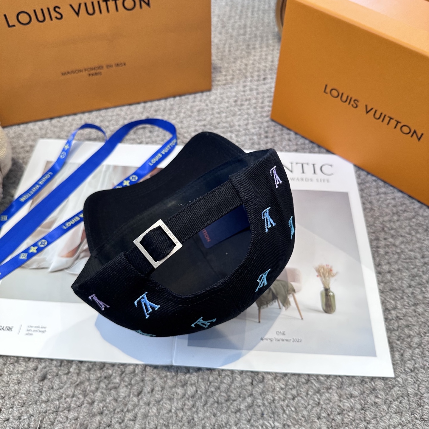 LV 高仿 男/女款 黑色滿版刺繡LOGO棒球帽 潮流百搭款| 15 LV 高仿 男/女款 黑色滿版刺繡LOGO棒球帽 潮流百搭款