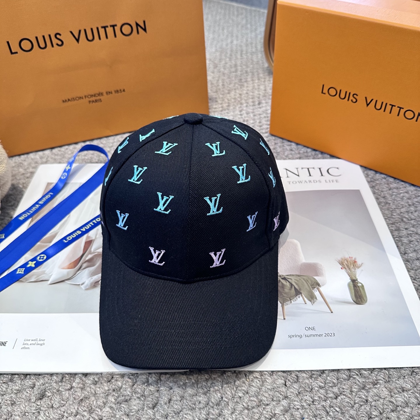 LV 高仿 男/女款 黑色滿版刺繡LOGO棒球帽 潮流百搭款| 14 LV 高仿 男/女款 黑色滿版刺繡LOGO棒球帽 潮流百搭款