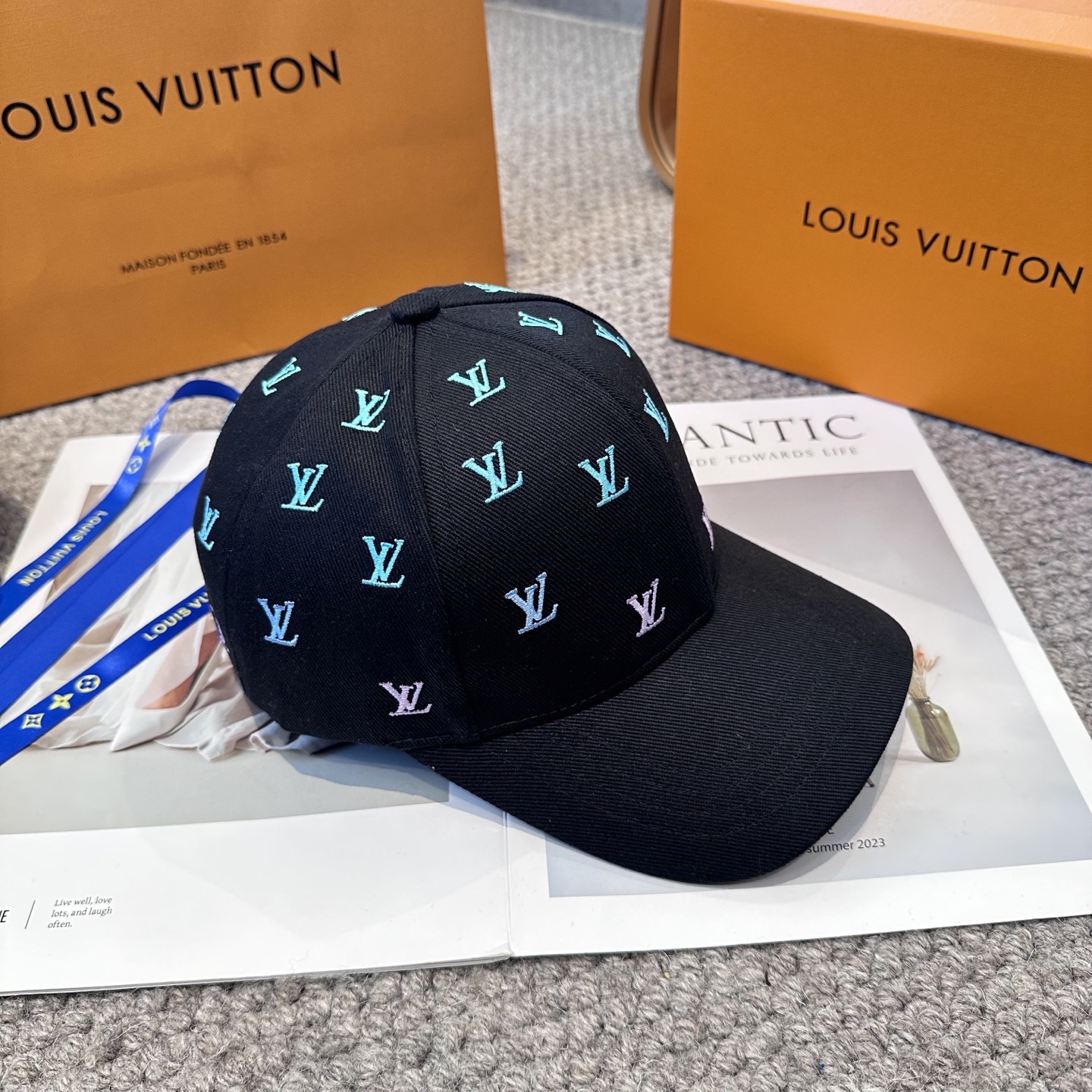 LV 高仿 男/女款 黑色滿版刺繡LOGO棒球帽 潮流百搭款| 12 LV 高仿 男/女款 黑色滿版刺繡LOGO棒球帽 潮流百搭款