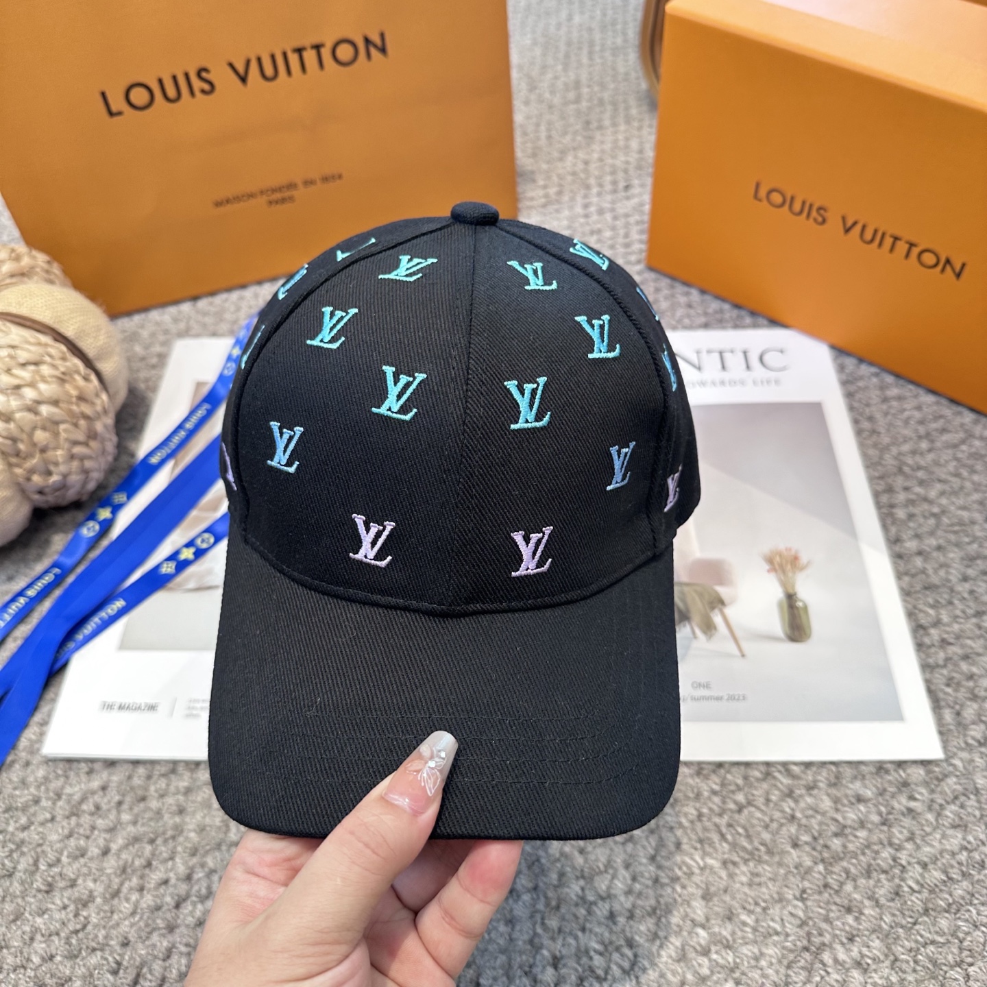 LV 高仿 男/女款 黑色滿版刺繡LOGO棒球帽 潮流百搭款| 11 LV 高仿 男/女款 黑色滿版刺繡LOGO棒球帽 潮流百搭款