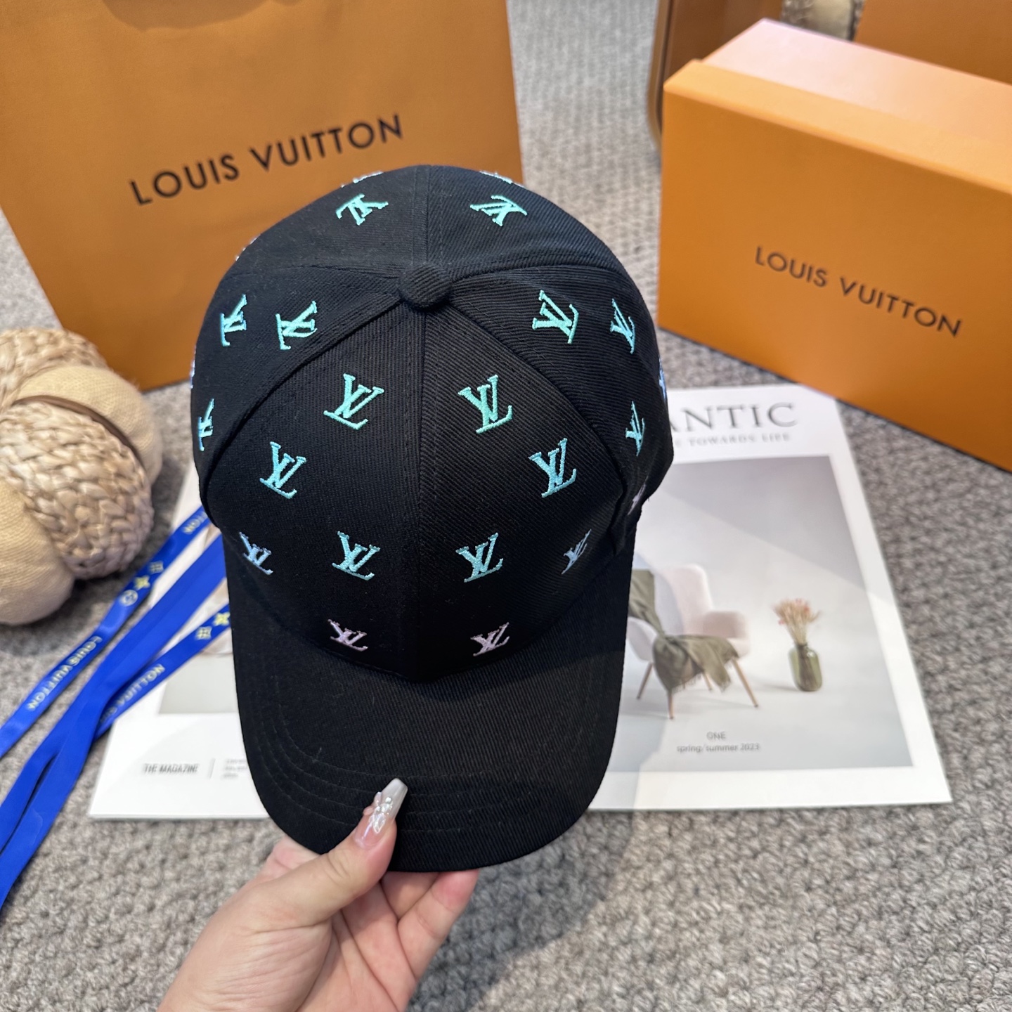 LV 高仿 男/女款 黑色滿版刺繡LOGO棒球帽 潮流百搭款| 10 LV 高仿 男/女款 黑色滿版刺繡LOGO棒球帽 潮流百搭款