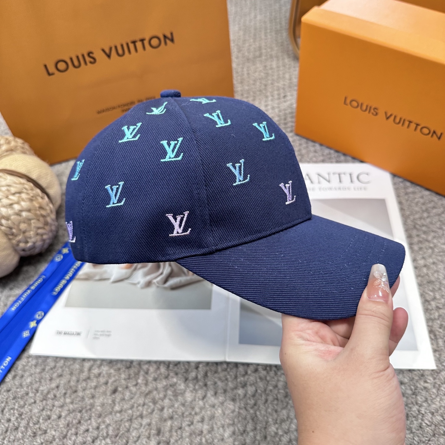 LV 一比一 男/女款 深藍刺繡LOGO棒球帽 簡約潮流款| 9 LV 一比一 男/女款 深藍刺繡LOGO棒球帽 簡約潮流款