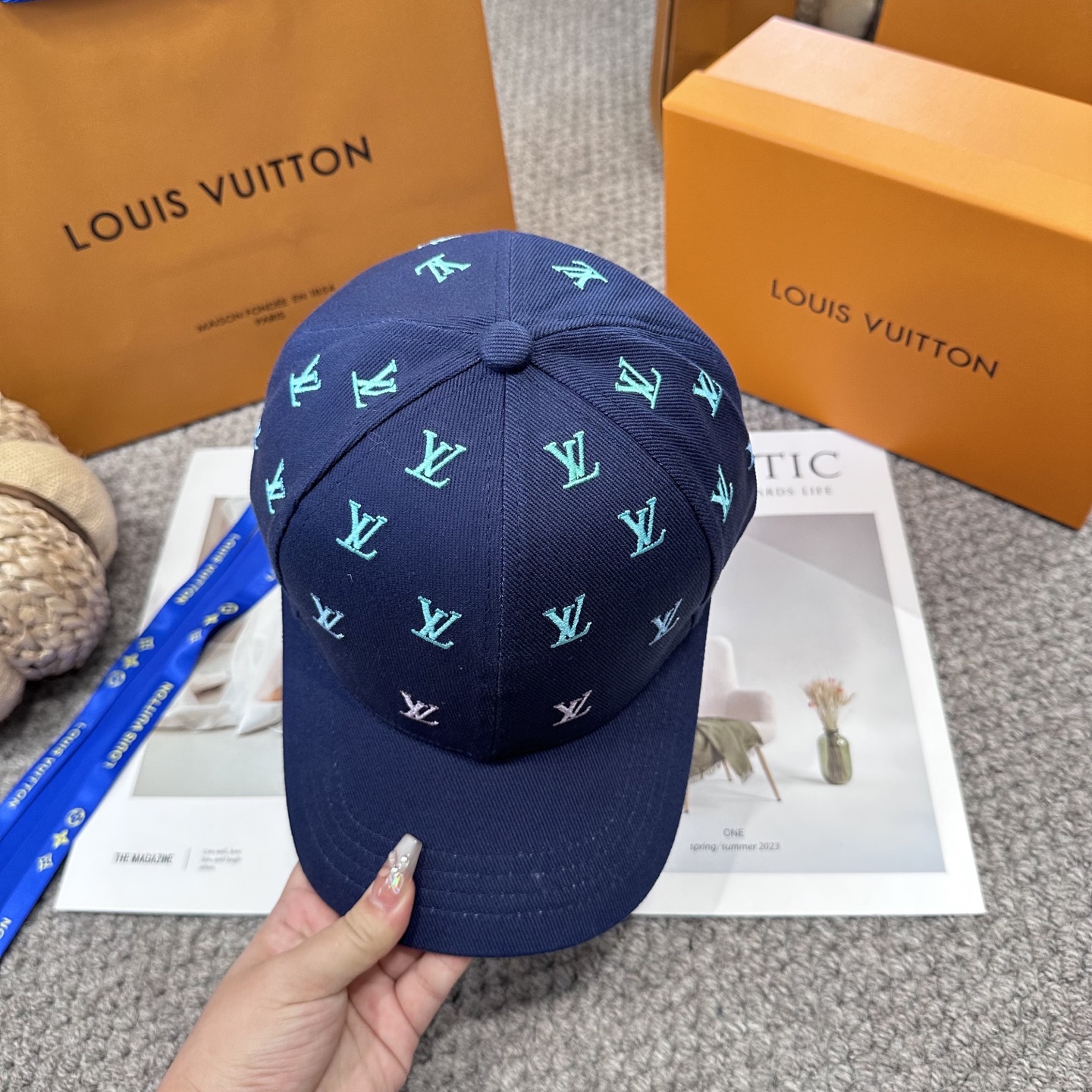 LV 一比一 男/女款 深藍刺繡LOGO棒球帽 簡約潮流款| 8 LV 一比一 男/女款 深藍刺繡LOGO棒球帽 簡約潮流款