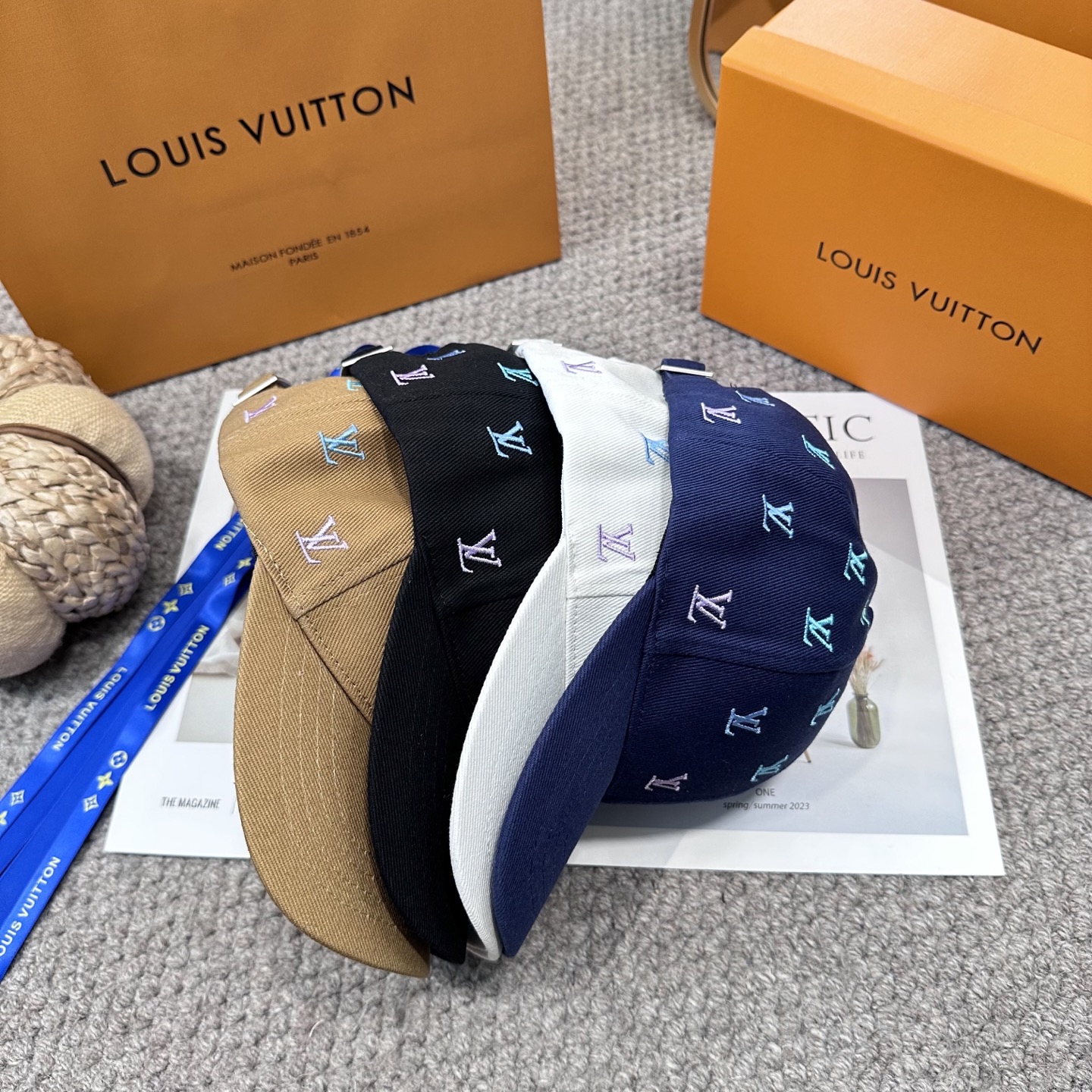 LV 復刻 男/女款 白色刺繡LOGO棒球帽 清新百搭款| 15 LV 復刻 男/女款 白色刺繡LOGO棒球帽 清新百搭款