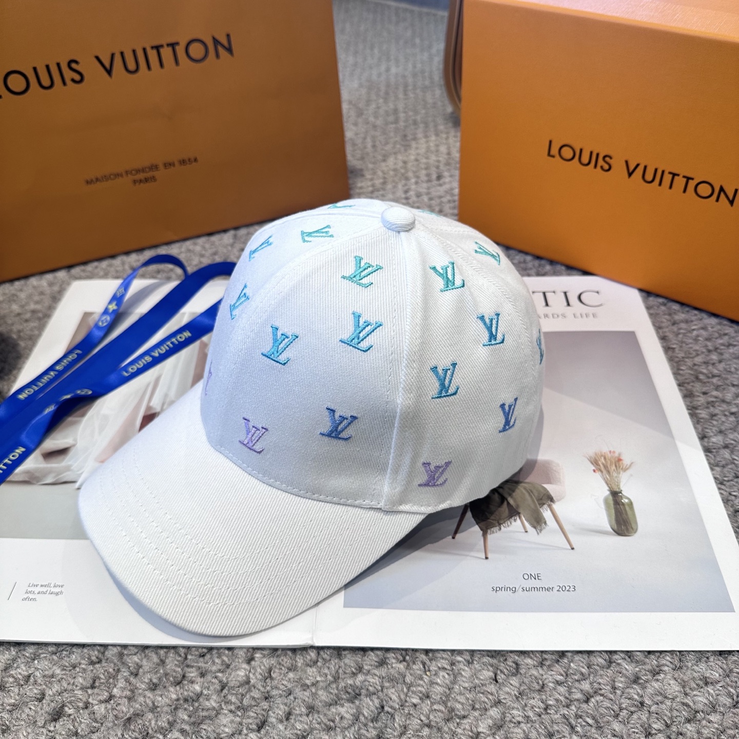 LV 復刻 男/女款 白色刺繡LOGO棒球帽 清新百搭款| 14 LV 復刻 男/女款 白色刺繡LOGO棒球帽 清新百搭款