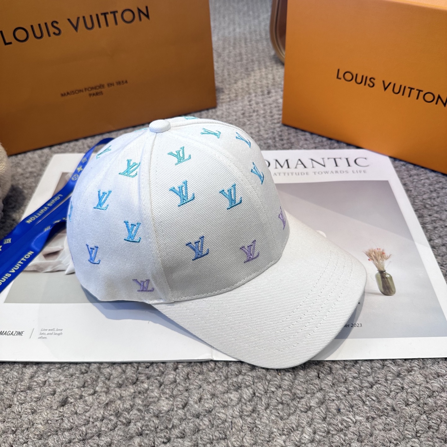 LV 復刻 男/女款 白色刺繡LOGO棒球帽 清新百搭款| 13 LV 復刻 男/女款 白色刺繡LOGO棒球帽 清新百搭款