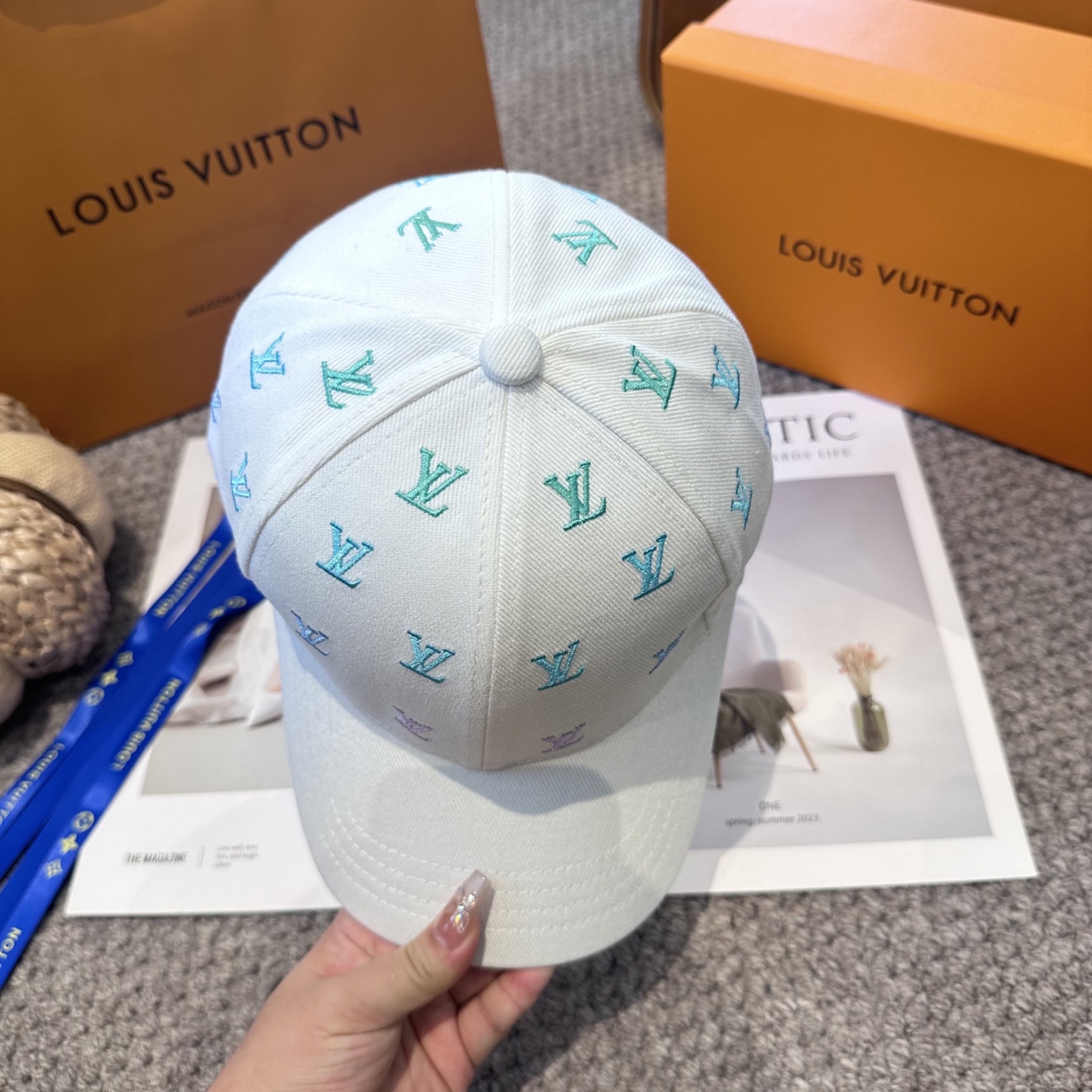 LV 復刻 男/女款 白色刺繡LOGO棒球帽 清新百搭款| 11 LV 復刻 男/女款 白色刺繡LOGO棒球帽 清新百搭款