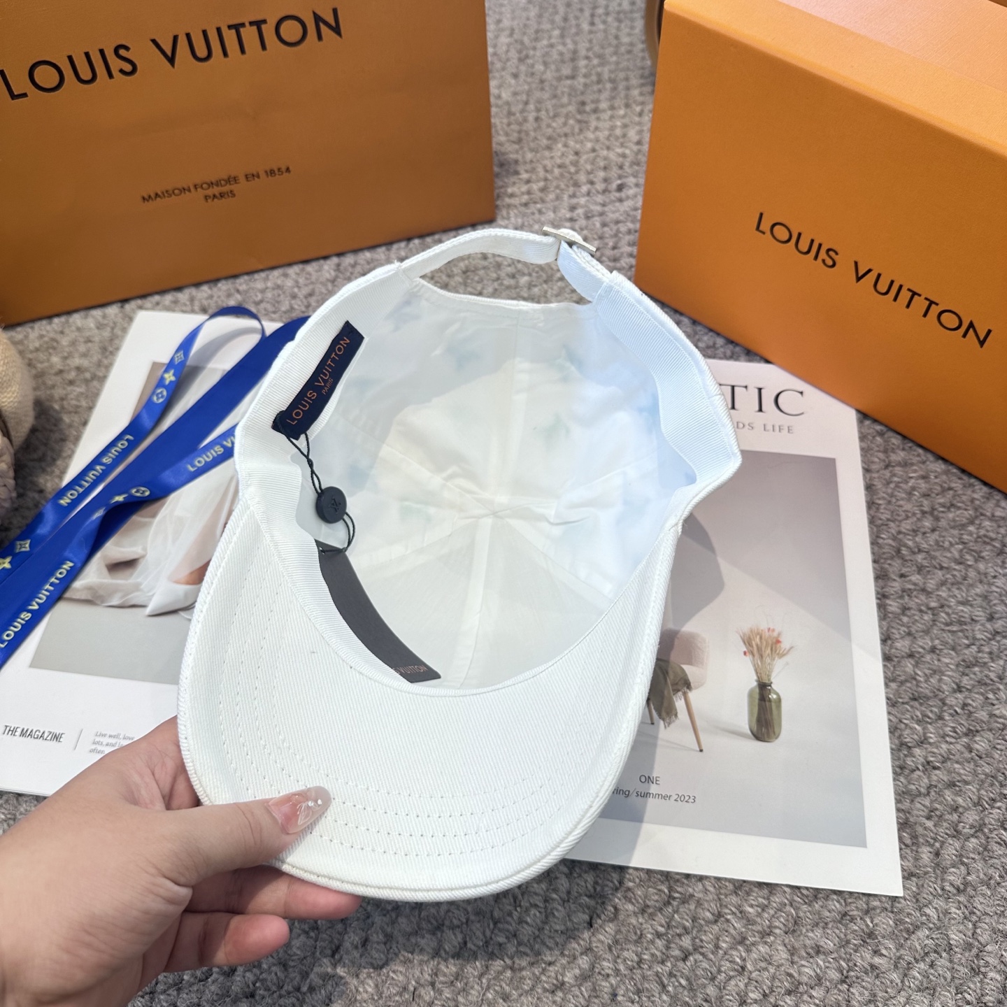 LV 復刻 男/女款 白色刺繡LOGO棒球帽 清新百搭款| 8 LV 復刻 男/女款 白色刺繡LOGO棒球帽 清新百搭款