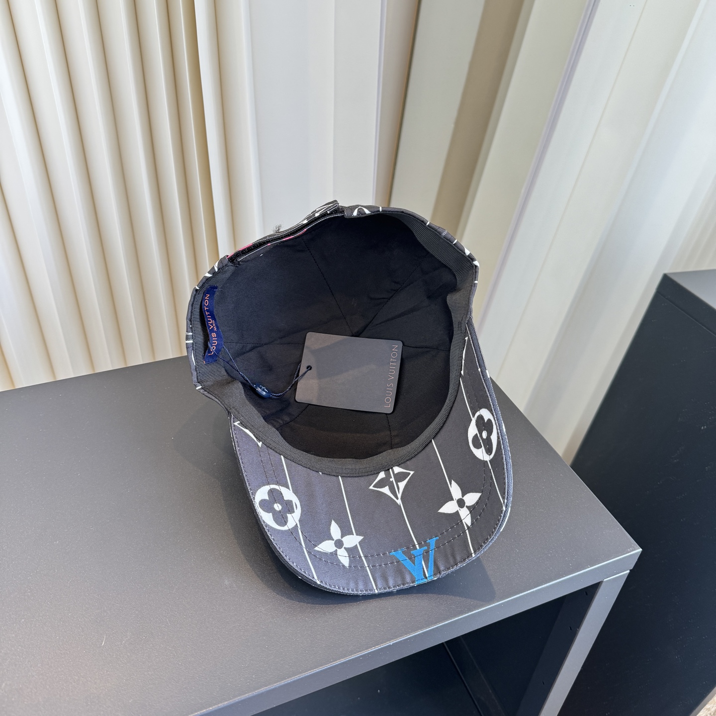 LV A貨 男/女款 黑灰滿版老花棒球帽 經典百搭款| 8 LV A貨 男/女款 黑灰滿版老花棒球帽 經典百搭款