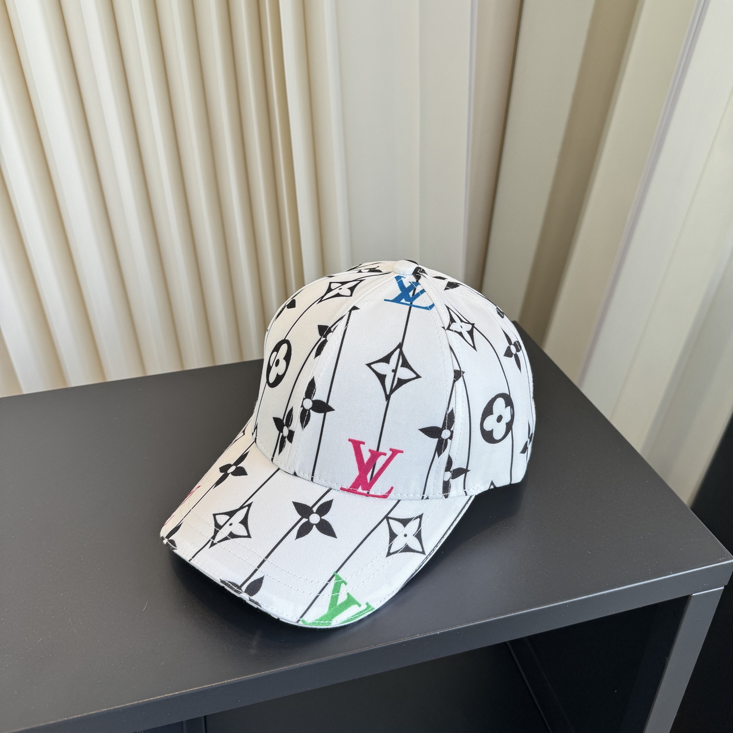 LV 高仿 男/女款 白色滿版老花棒球帽 清爽時尚款| 12 LV 高仿 男/女款 白色滿版老花棒球帽 清爽時尚款