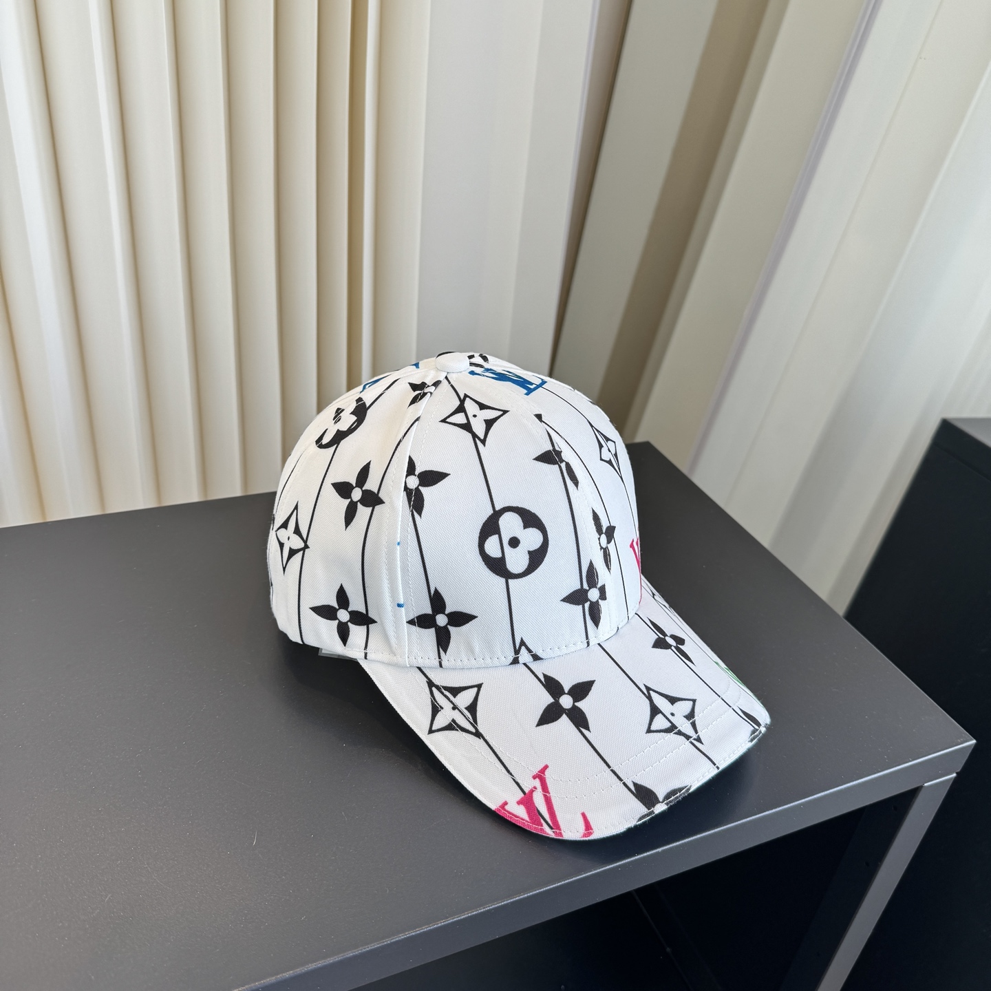 LV 高仿 男/女款 白色滿版老花棒球帽 清爽時尚款| 11 LV 高仿 男/女款 白色滿版老花棒球帽 清爽時尚款