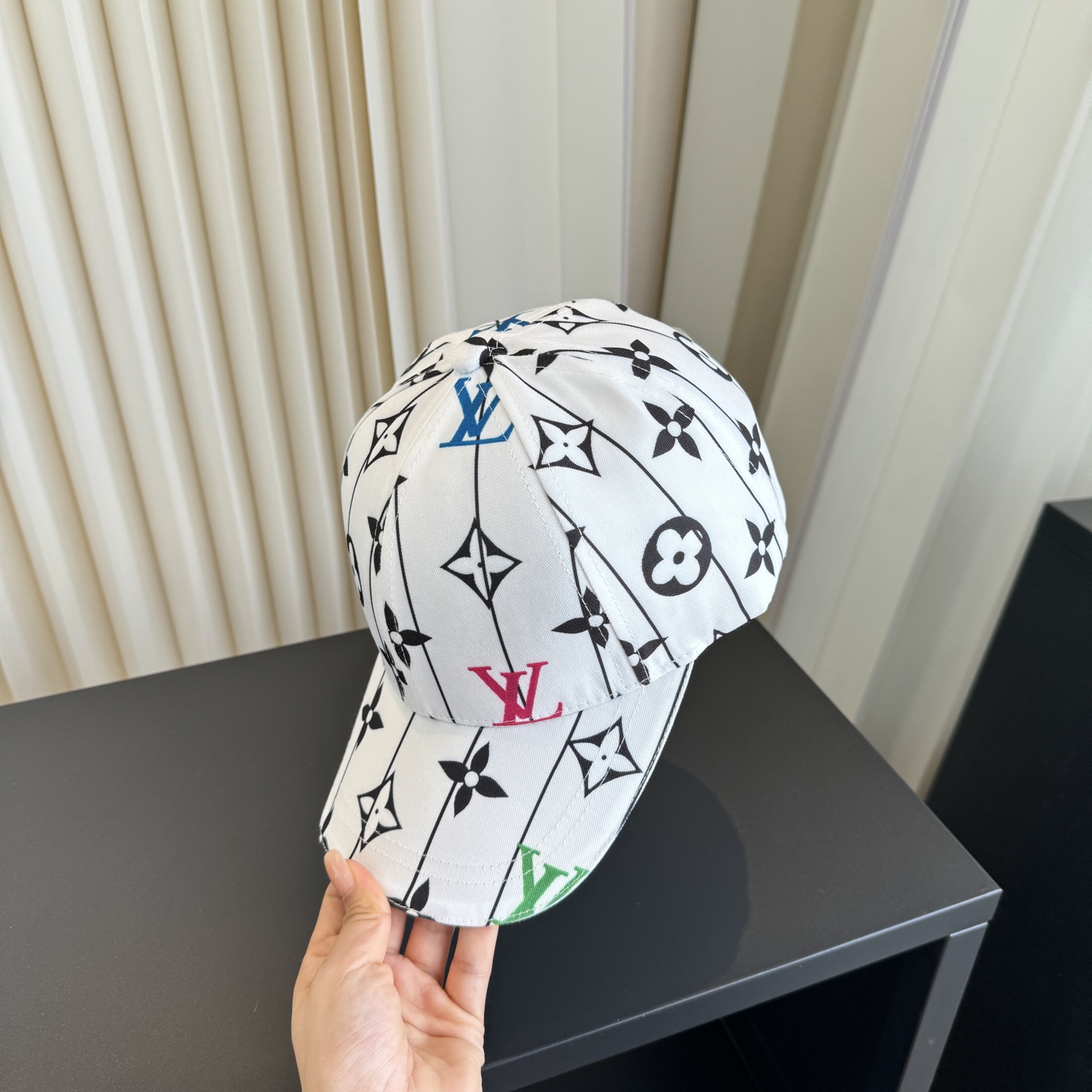 LV 高仿 男/女款 白色滿版老花棒球帽 清爽時尚款| 10 LV 高仿 男/女款 白色滿版老花棒球帽 清爽時尚款