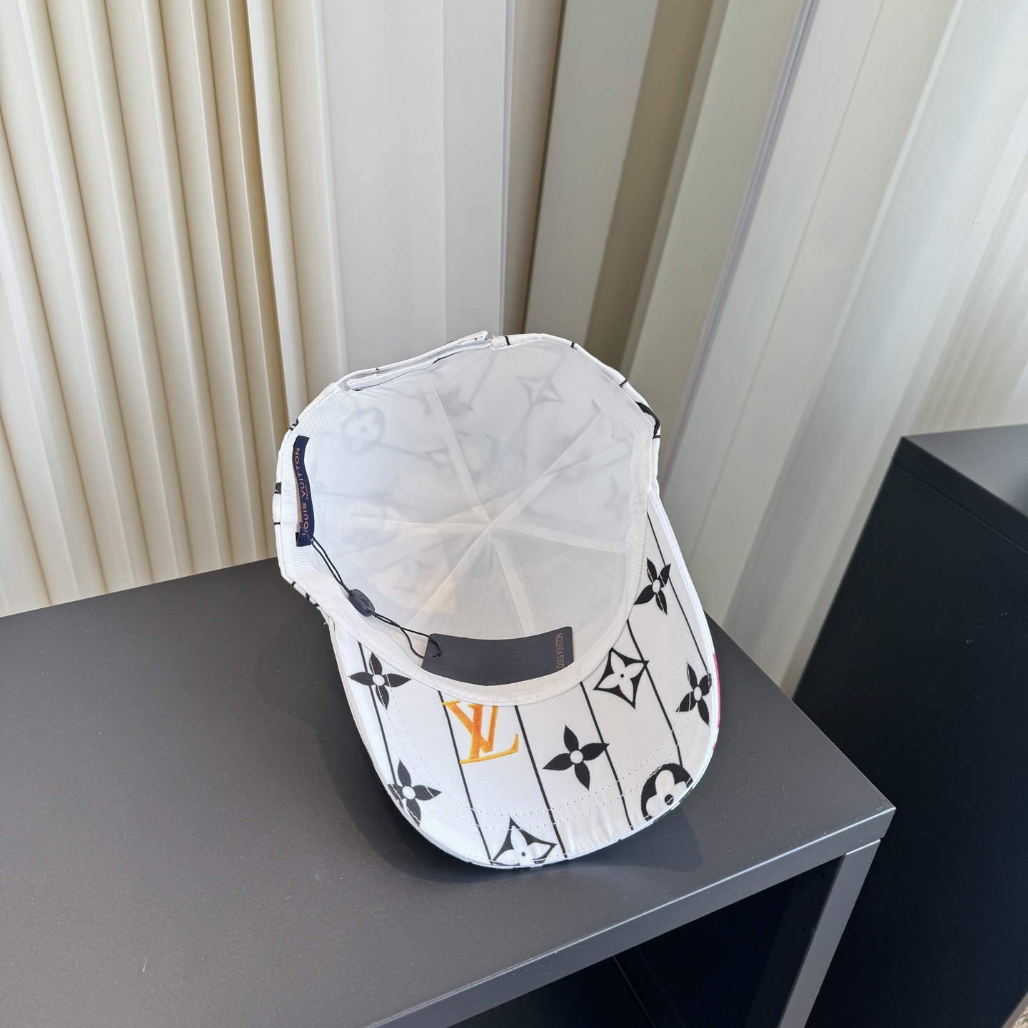 LV 高仿 男/女款 白色滿版老花棒球帽 清爽時尚款| 8 LV 高仿 男/女款 白色滿版老花棒球帽 清爽時尚款