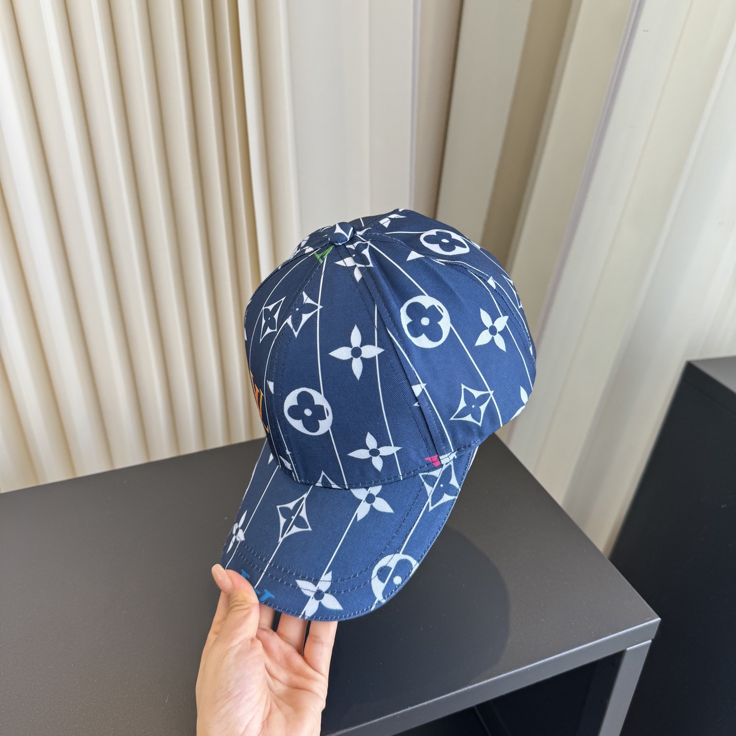 LV 一比一 男女款 經典印花棒球帽 深藍滿版百搭休閒款| 10 LV 一比一 男女款 經典印花棒球帽 深藍滿版百搭休閒款