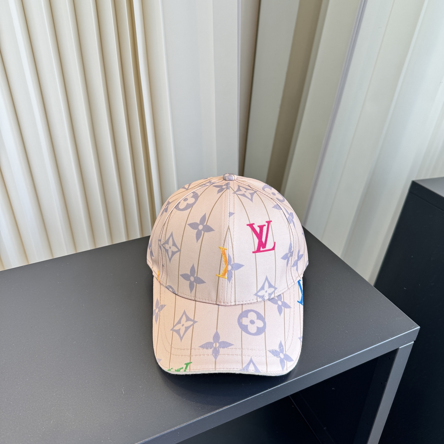 LV 原單 女款 彩色字母印花棒球帽 米色經典時尚款| 14 LV 原單 女款 彩色字母印花棒球帽 米色經典時尚款