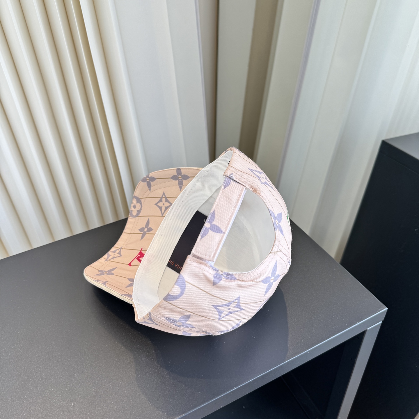 LV 原單 女款 彩色字母印花棒球帽 米色經典時尚款| 9 LV 原單 女款 彩色字母印花棒球帽 米色經典時尚款