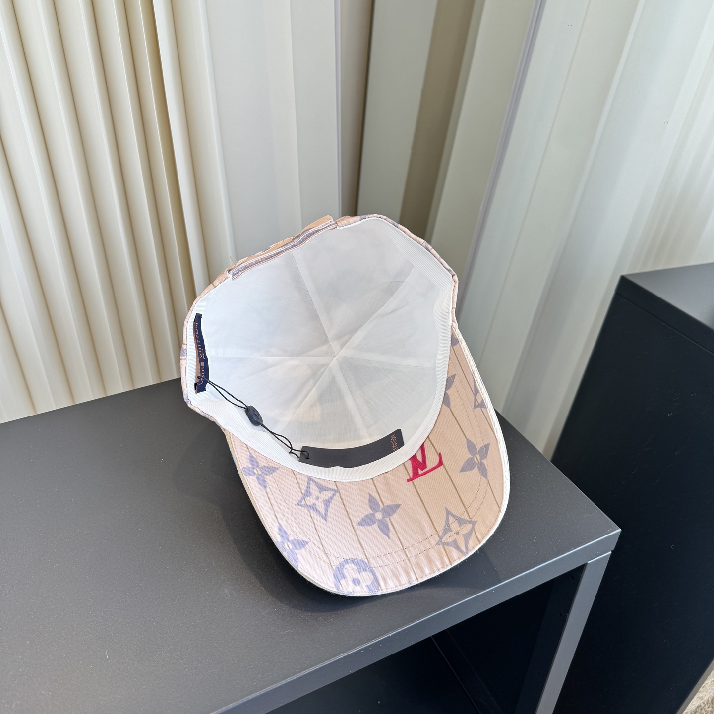 LV 原單 女款 彩色字母印花棒球帽 米色經典時尚款| 8 LV 原單 女款 彩色字母印花棒球帽 米色經典時尚款