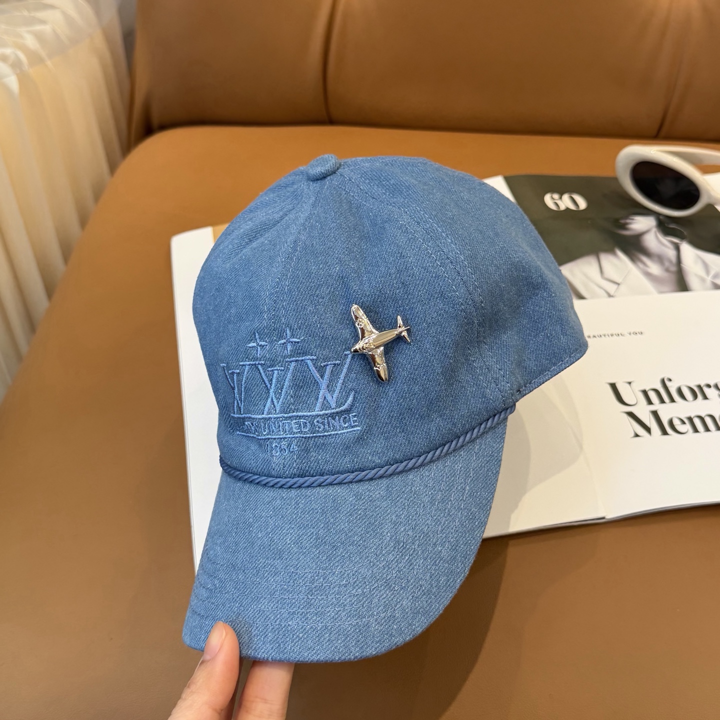 LV 高仿 男女款 丹寧飛機裝飾棒球帽 水洗藍休閒百搭款| 13 LV 高仿 男女款 丹寧飛機裝飾棒球帽 水洗藍休閒百搭款