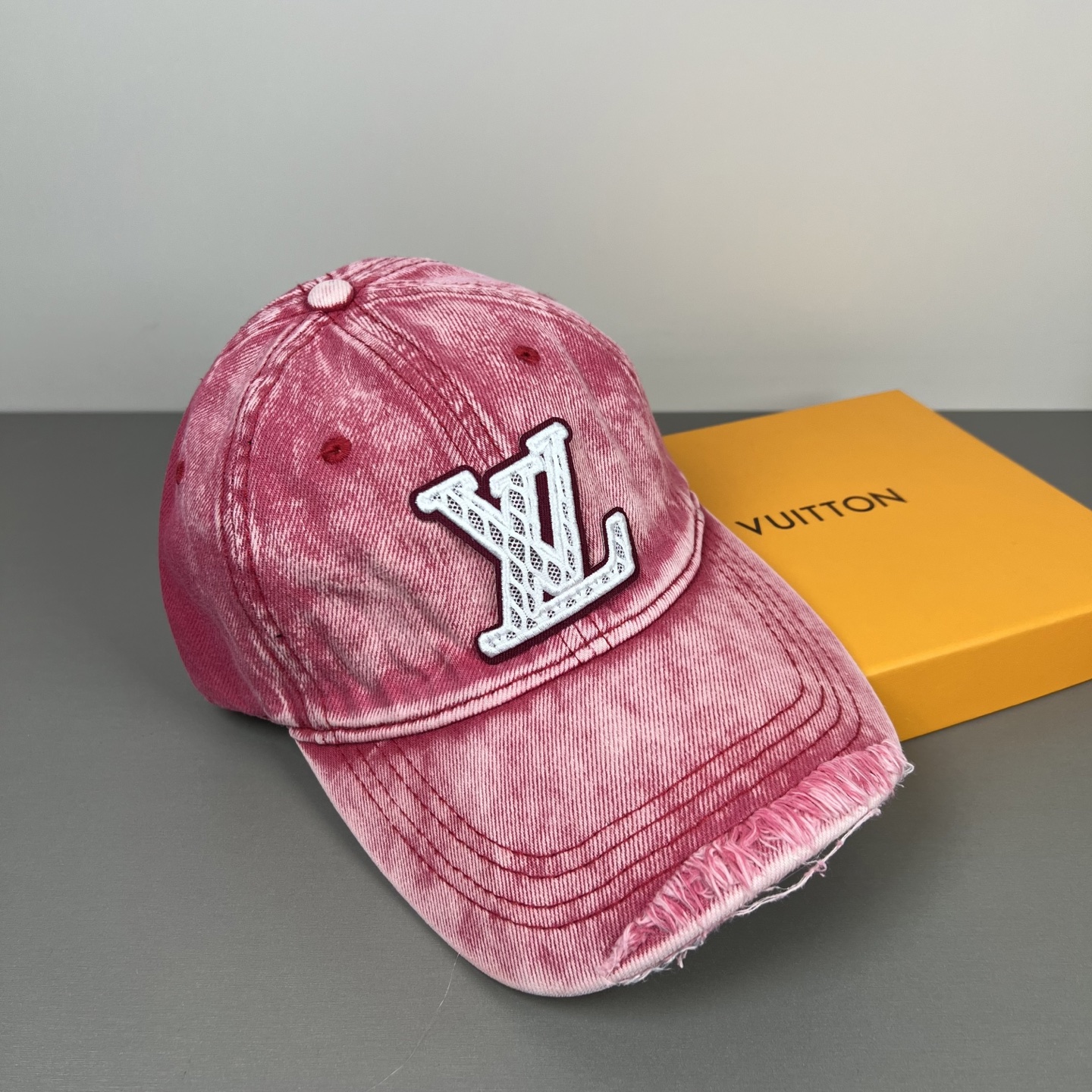 LV 一比一 灰色洗水牛仔帽 字母立體刺繡復古鴨舌帽