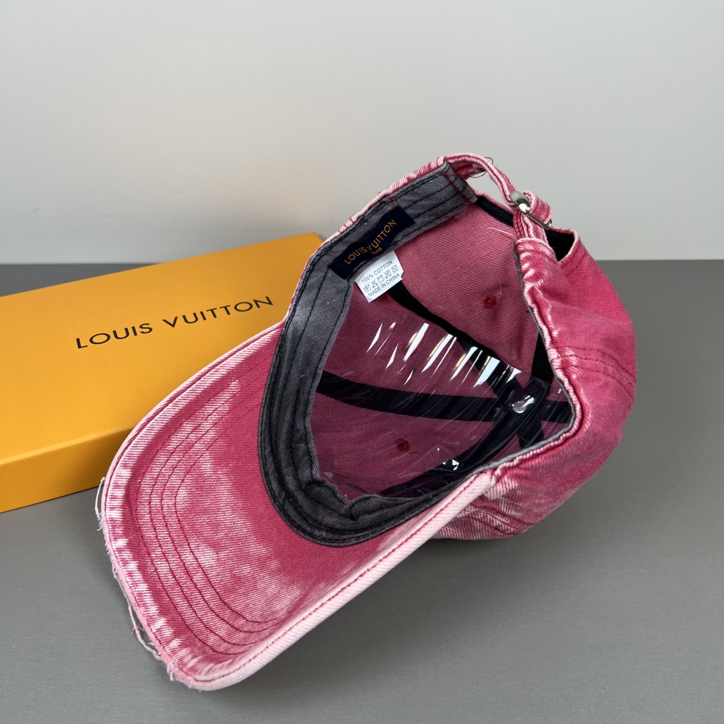 LV 一比一 灰色洗水牛仔帽 字母立體刺繡復古鴨舌帽