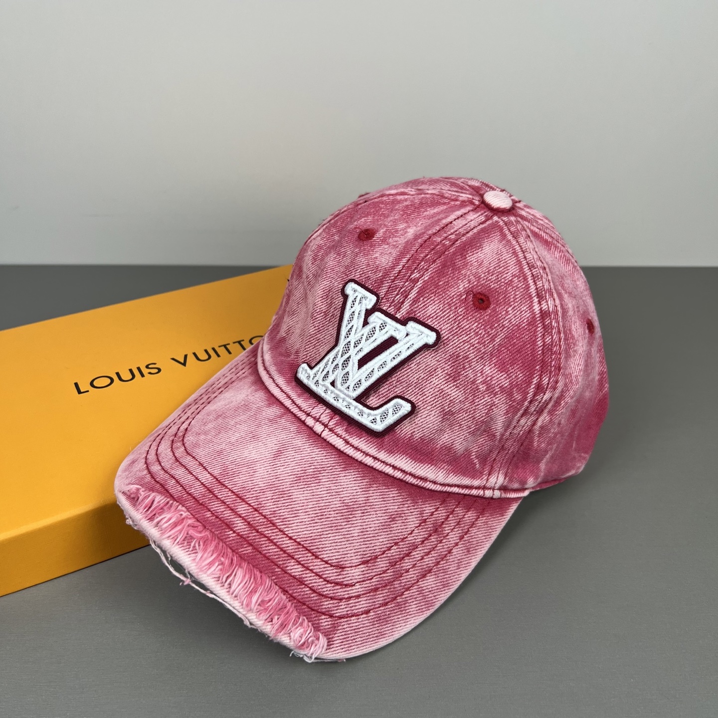 LV 一比一 灰色洗水牛仔帽 字母立體刺繡復古鴨舌帽