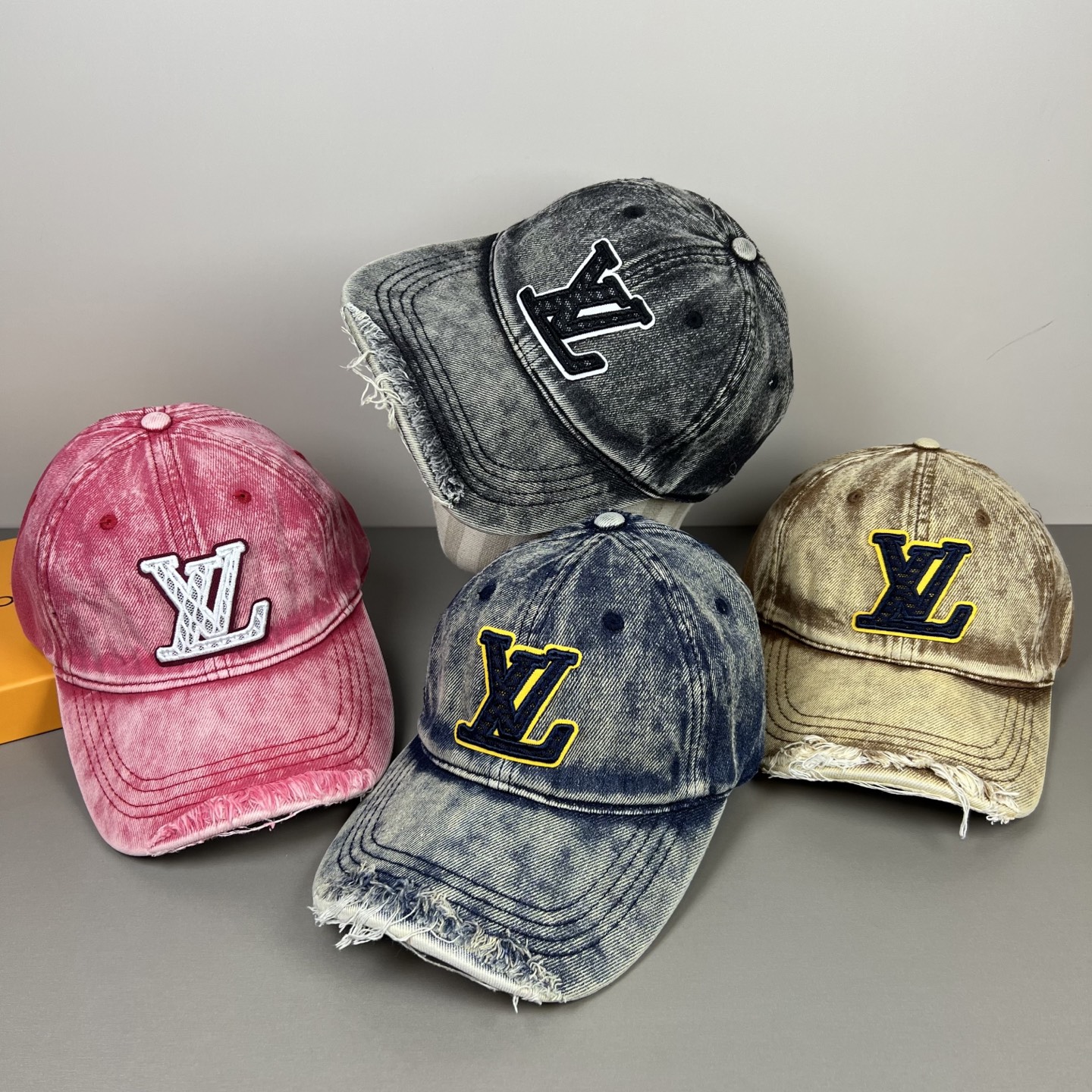 LV 一比一 灰色洗水牛仔帽 字母立體刺繡復古鴨舌帽