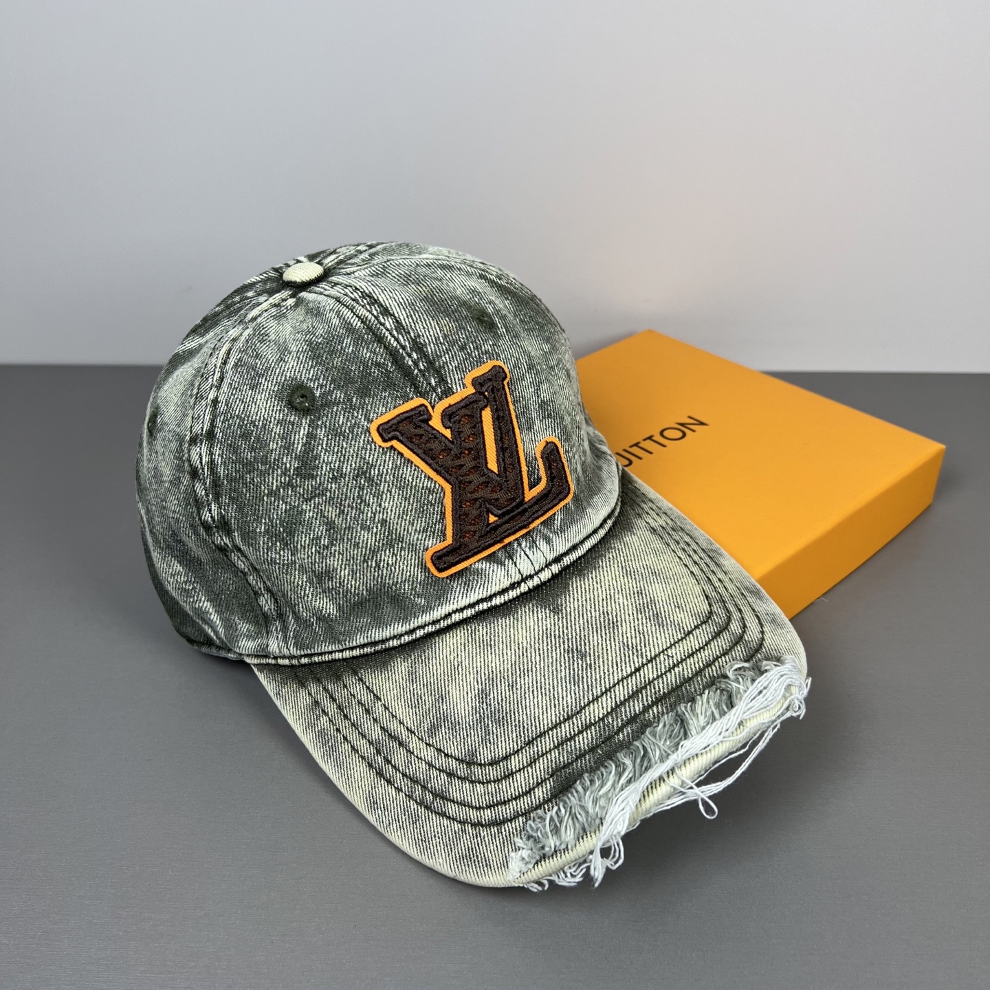 LV 高仿 深藍牛仔帽 做舊水洗字母貼布鴨舌帽