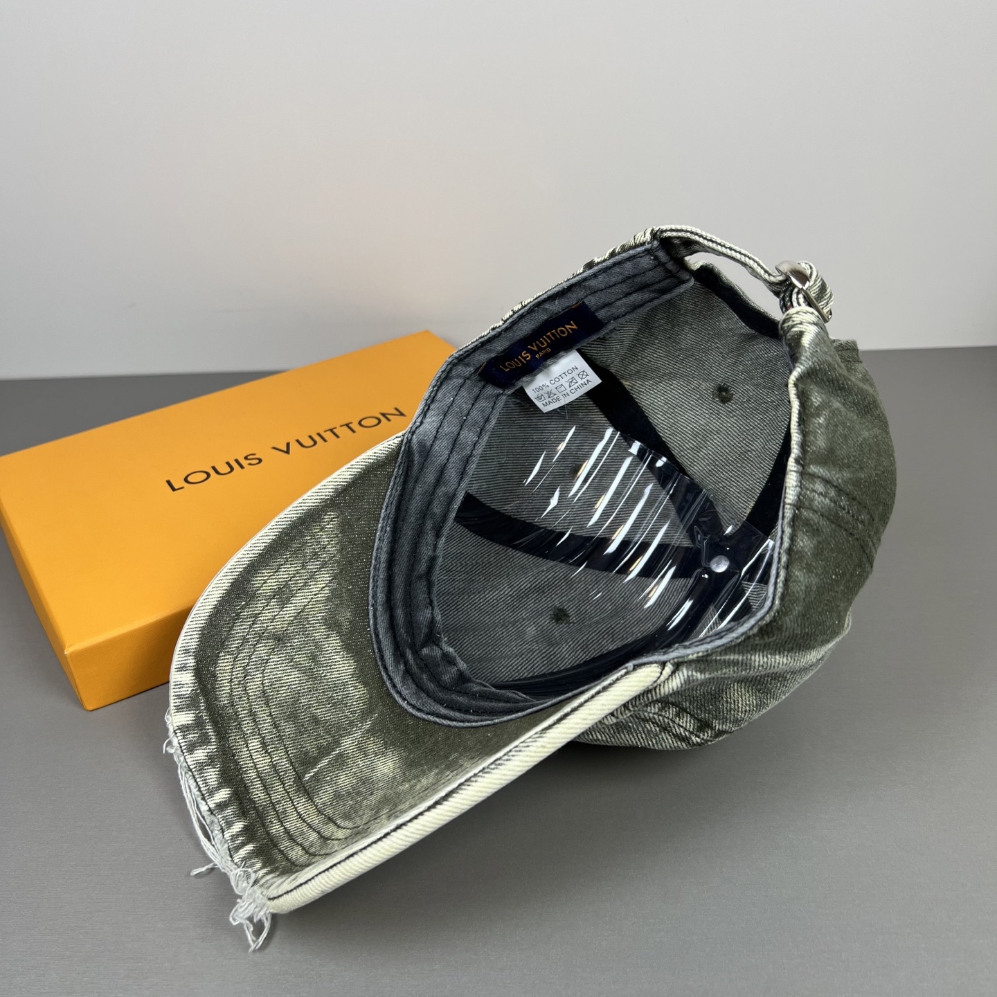 LV 高仿 深藍牛仔帽 做舊水洗字母貼布鴨舌帽